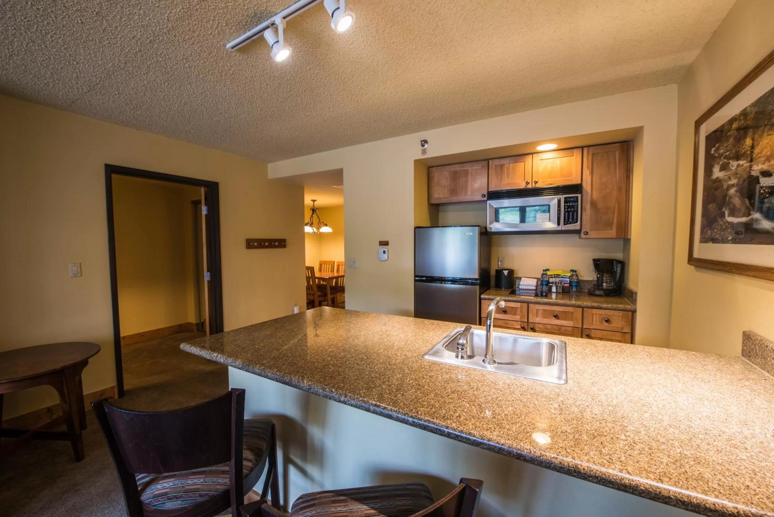 Kitchen/Kitchenette in The Grand Lodge Hotel and Suites