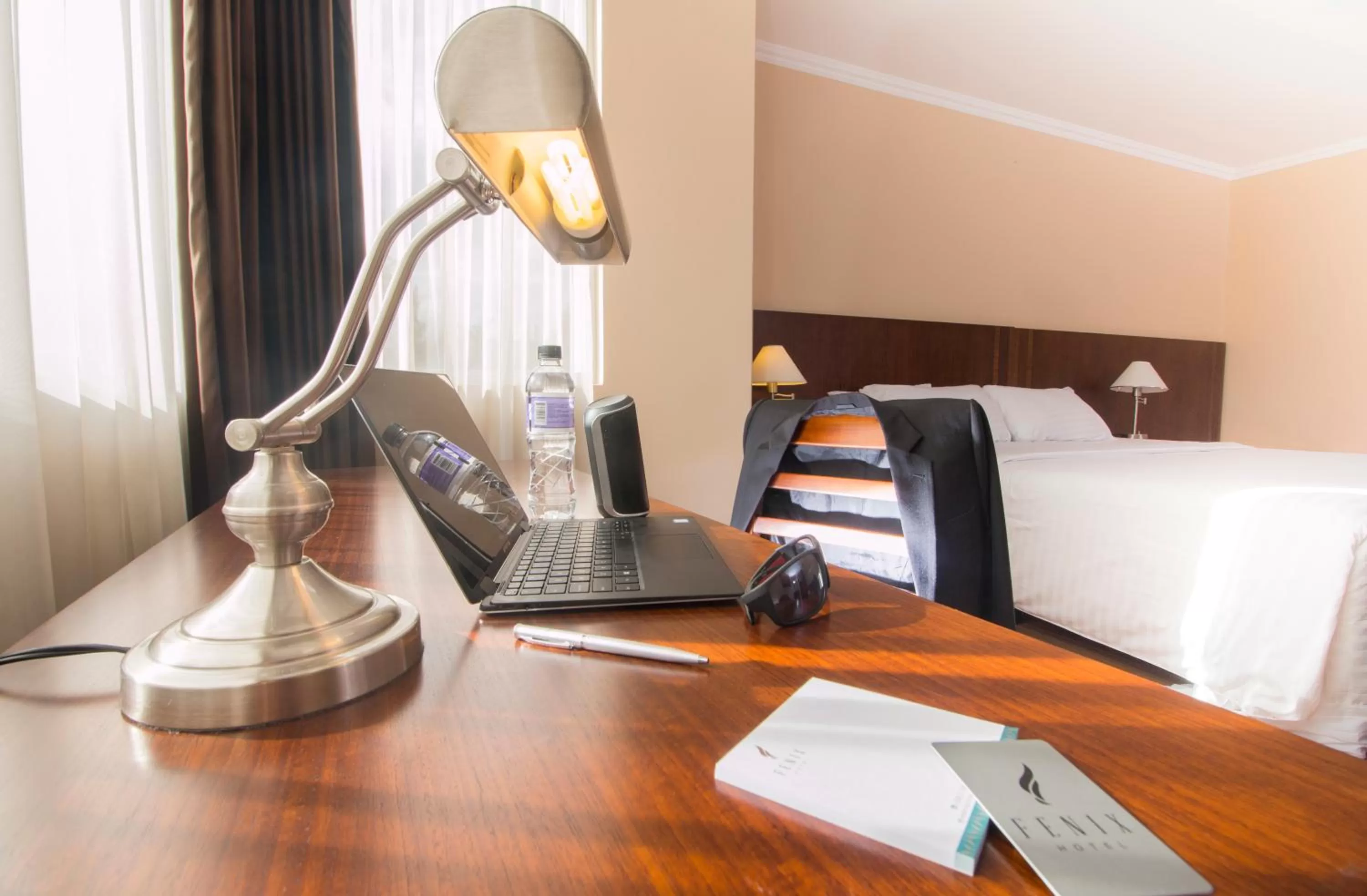 Living room, Bed in Fenix Hotel