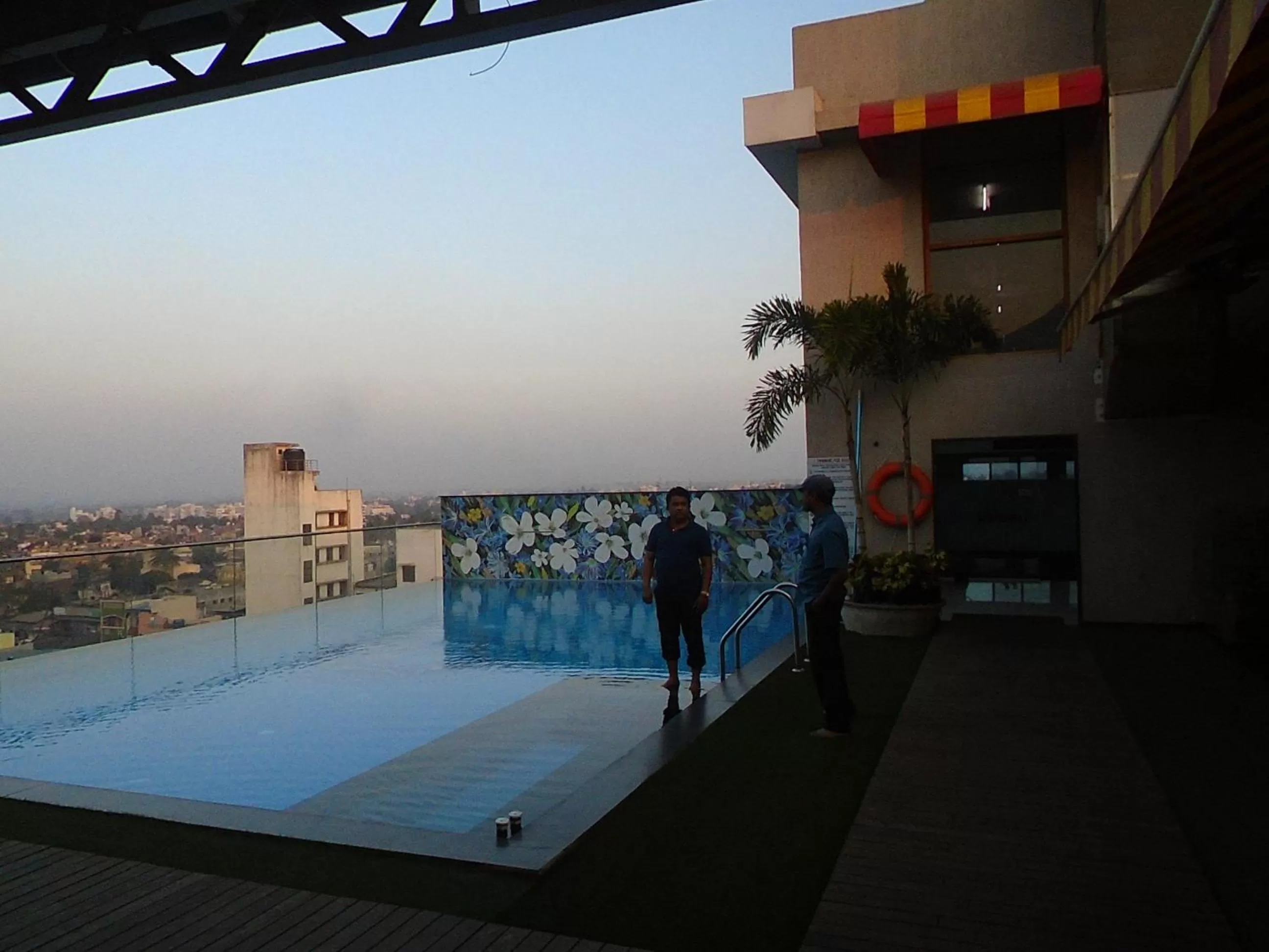 Swimming pool in Hotel Vrishali Executive