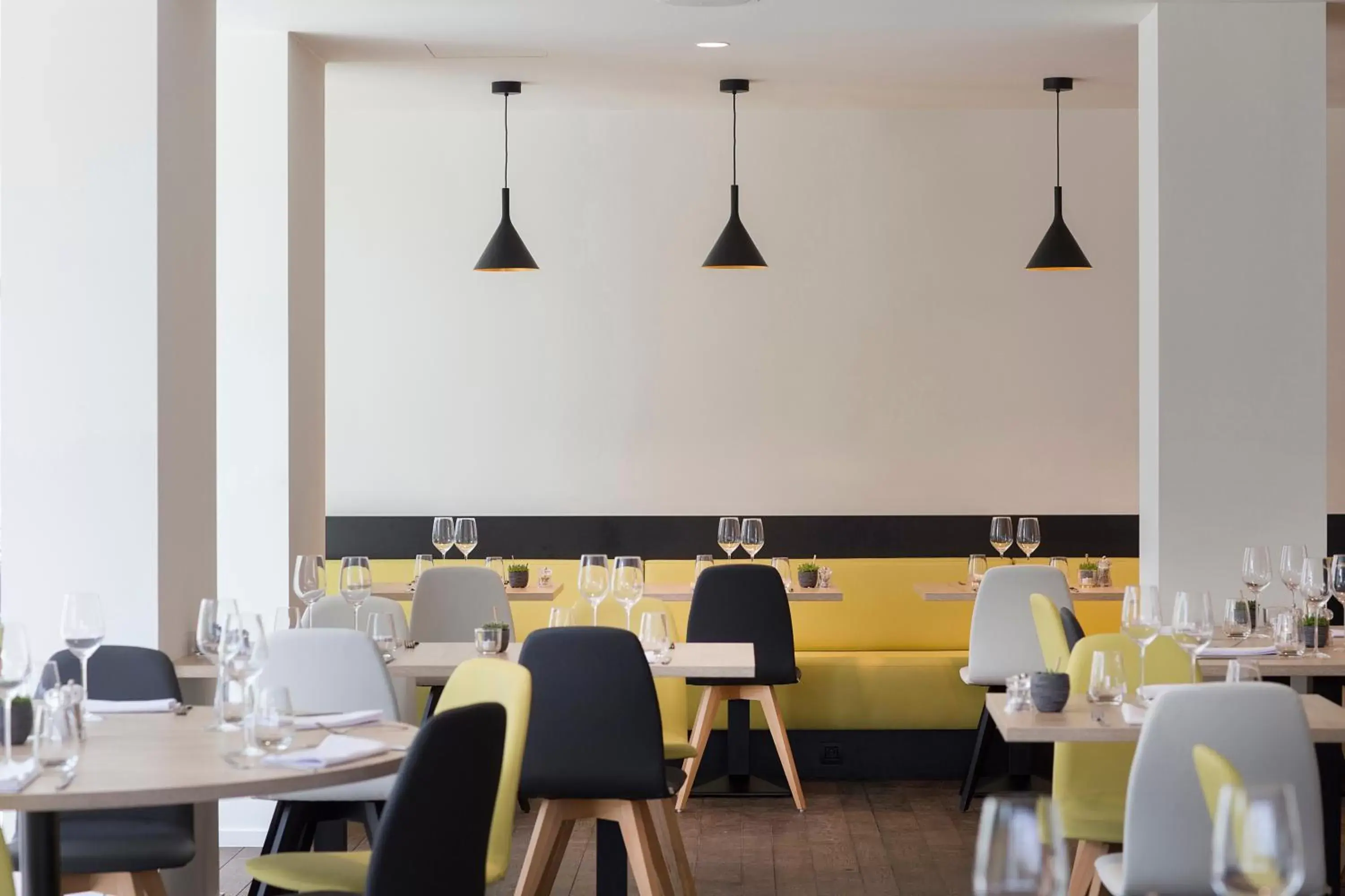 Food and drinks, Restaurant/Places to Eat in ibis Styles Kortrijk Expo