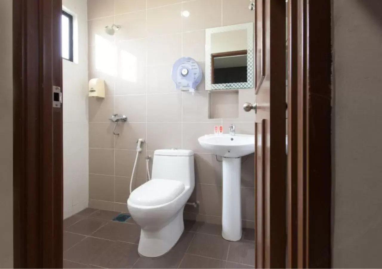 Toilet in Hotel Pulai Ipoh Toilet in Hotel Pulai Ipoh