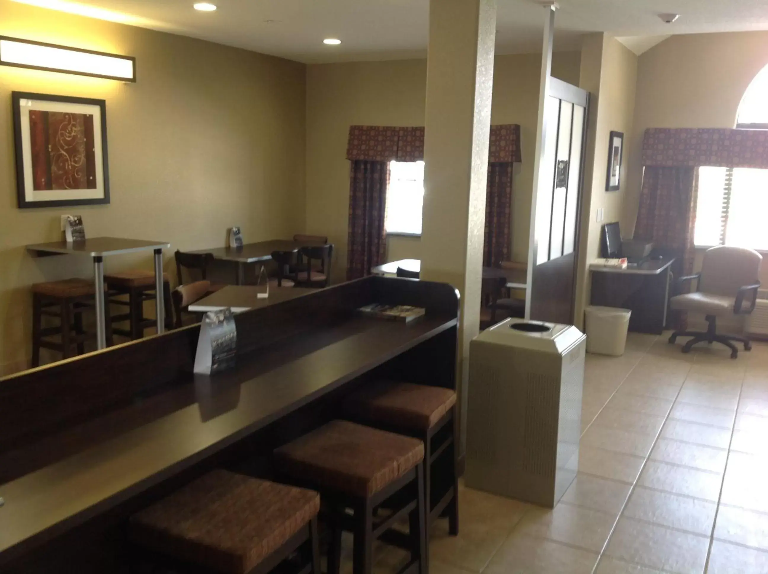 Dining area, Restaurant/Places to Eat in Microtel Inn & Suites Gonzales TX