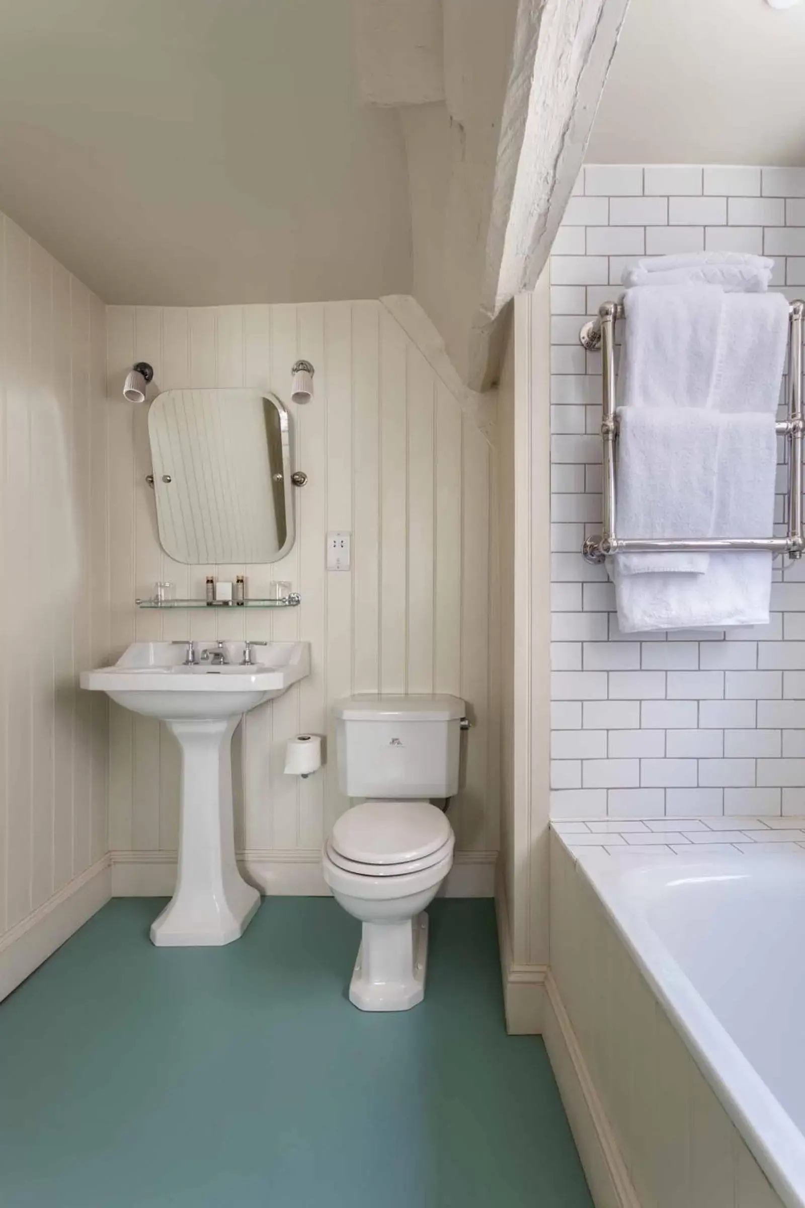 Toilet, Bathroom in The Falstaff in Canterbury