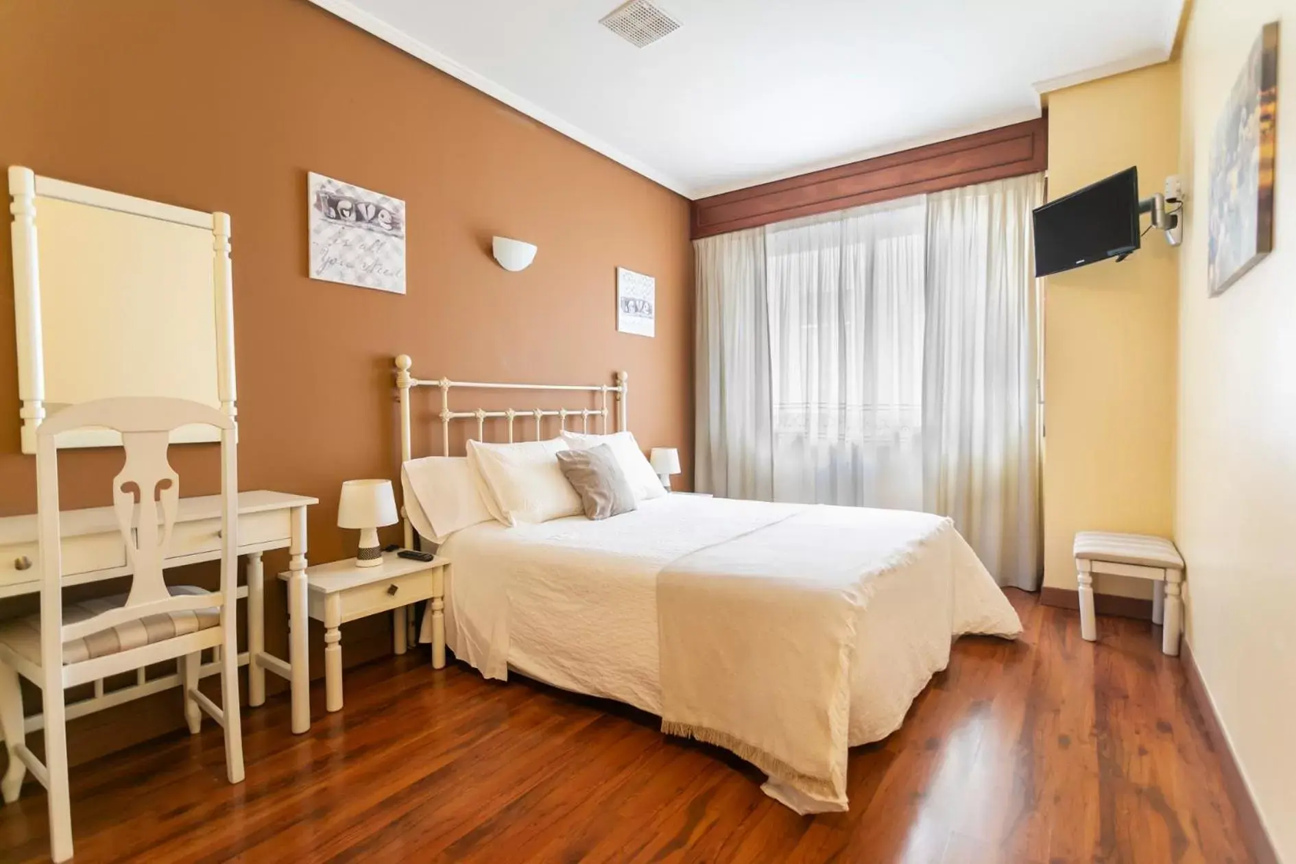 Bedroom, Bed in Hotel América Ferrol