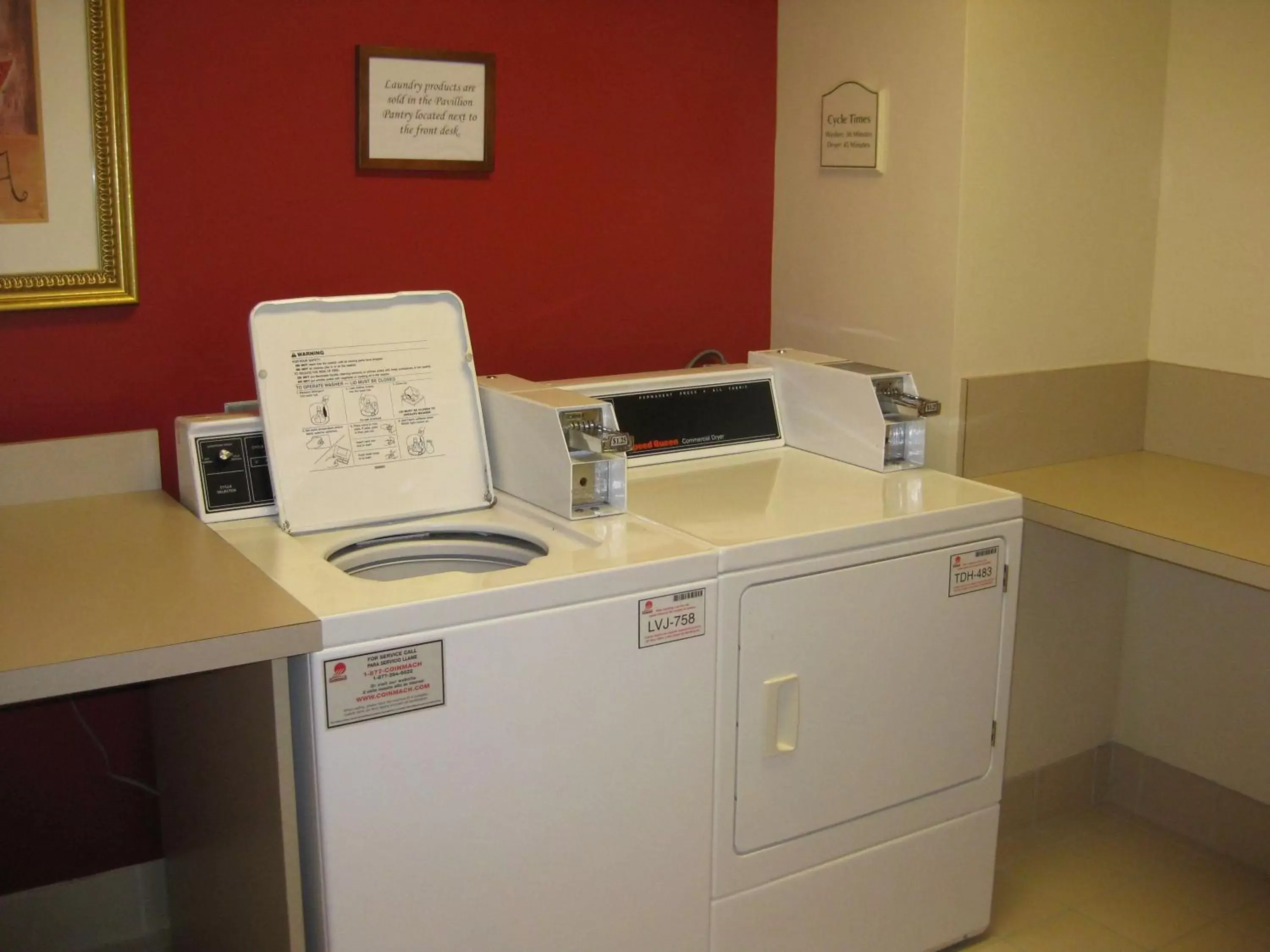 Property building, Kitchen/Kitchenette in Hilton Garden Inn Chesapeake Greenbrier