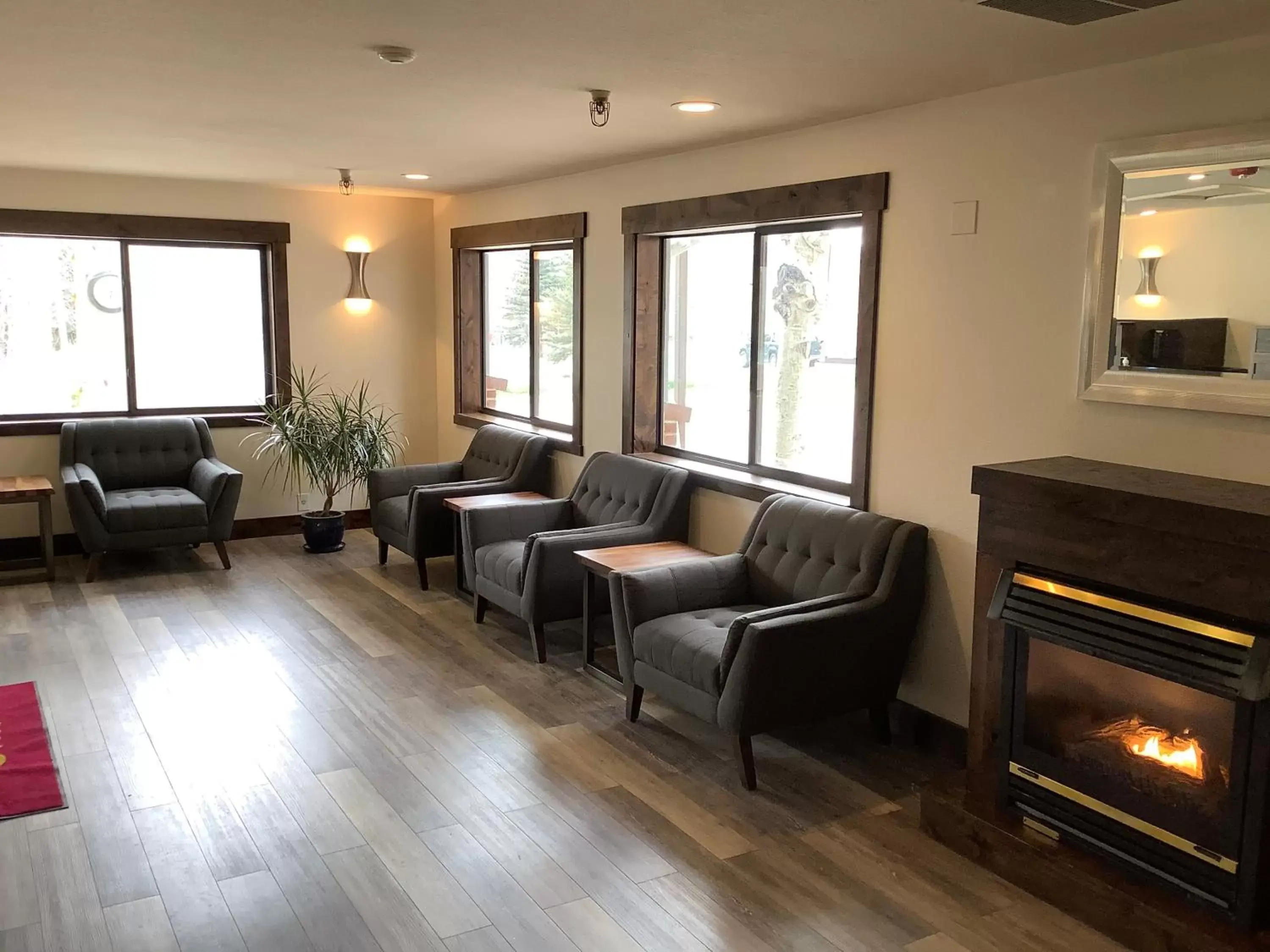 Lobby or reception, Seating Area in Luxury Inn & Suites