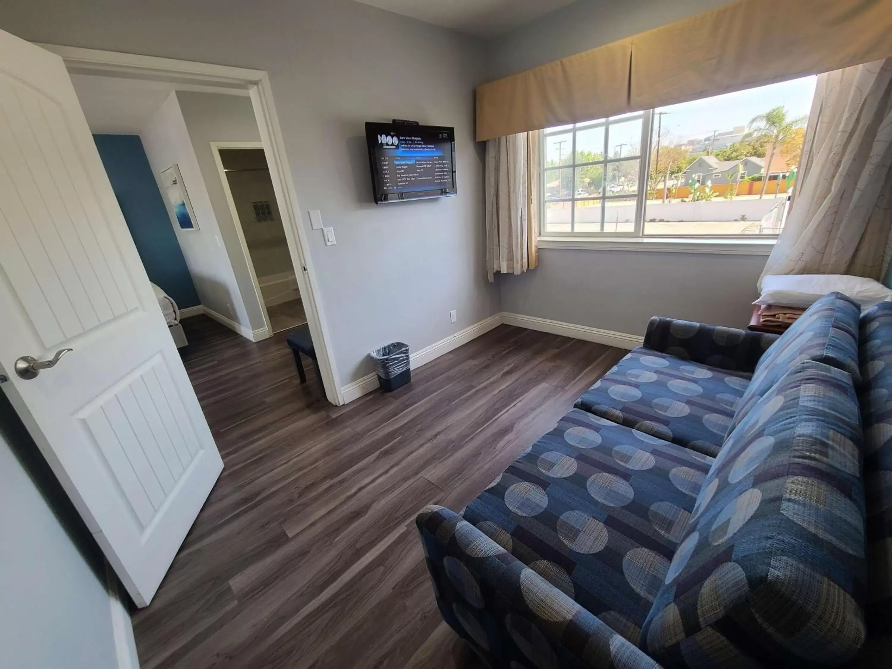 Photo of the whole room, Seating Area in Best Western Orange Plaza