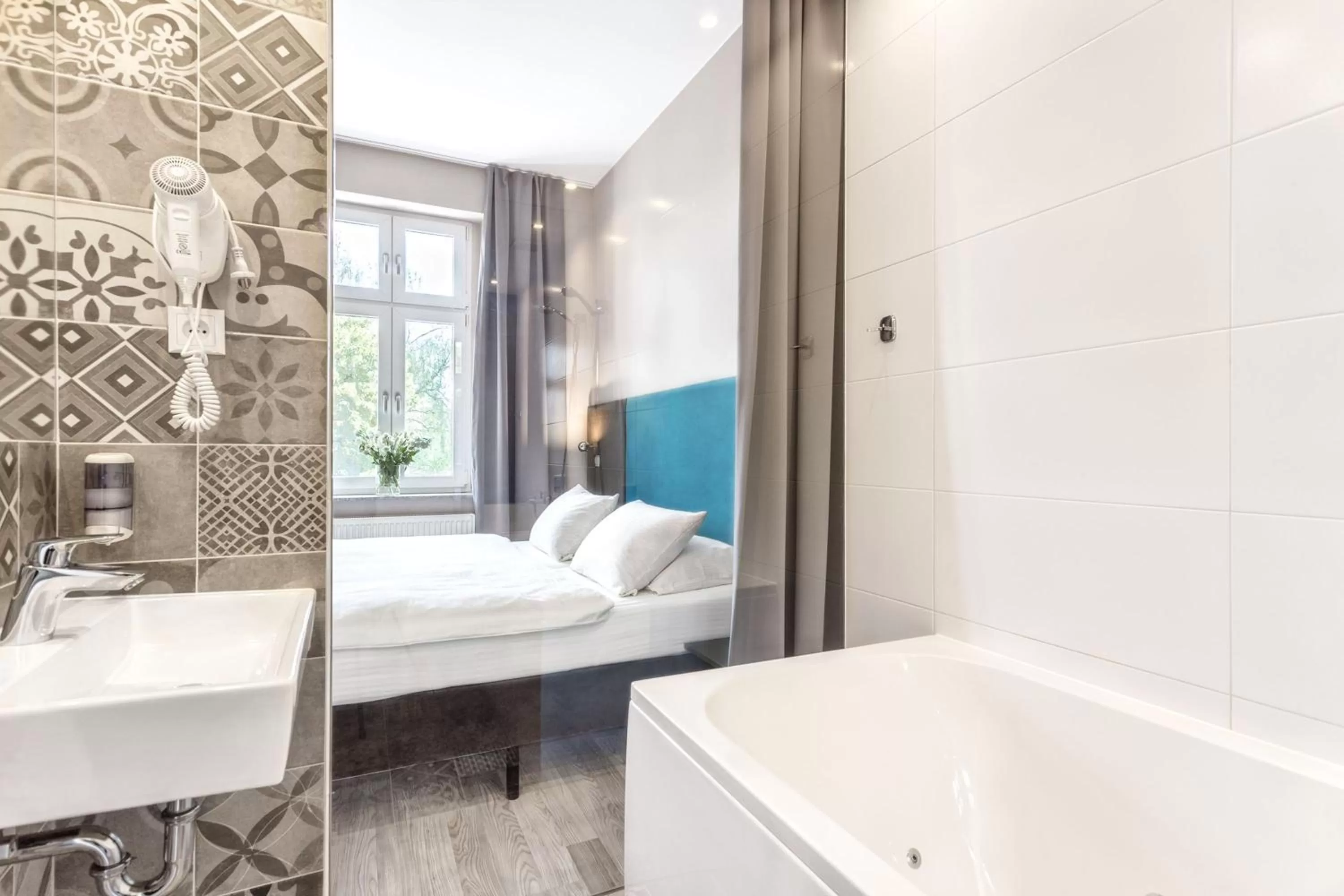 Bathroom, Bed in Hotel Kaliski