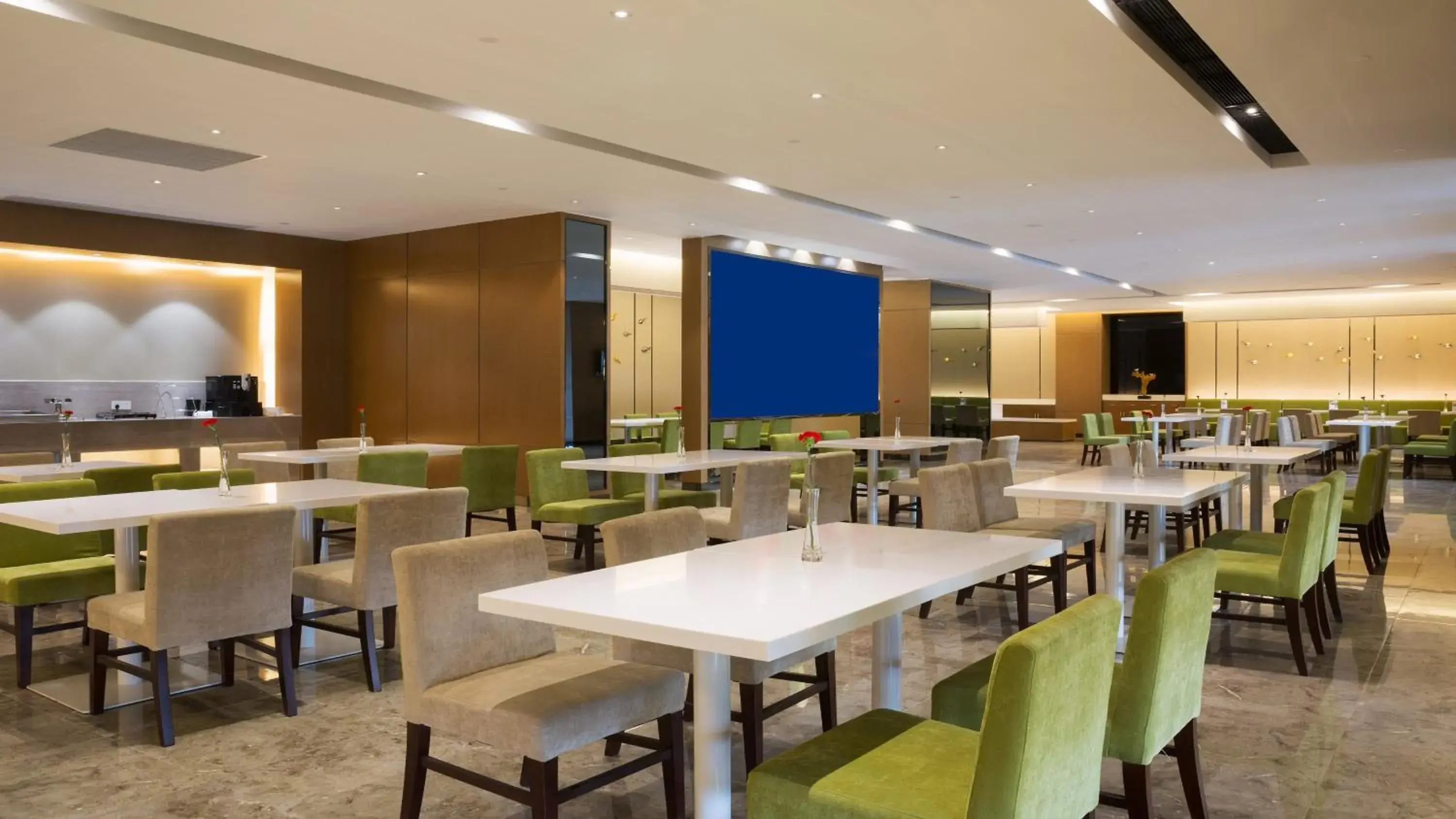 Restaurant/Places to Eat in Holiday Inn Express Shanghai New Jinqiao, an IHG Hotel