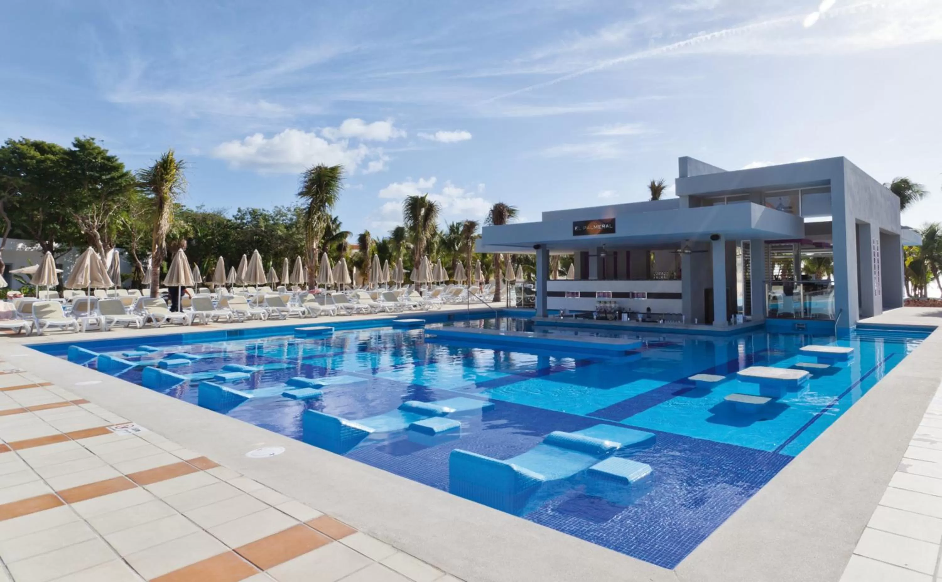 Swimming pool in Riu Palace Mexico - All Inclusive