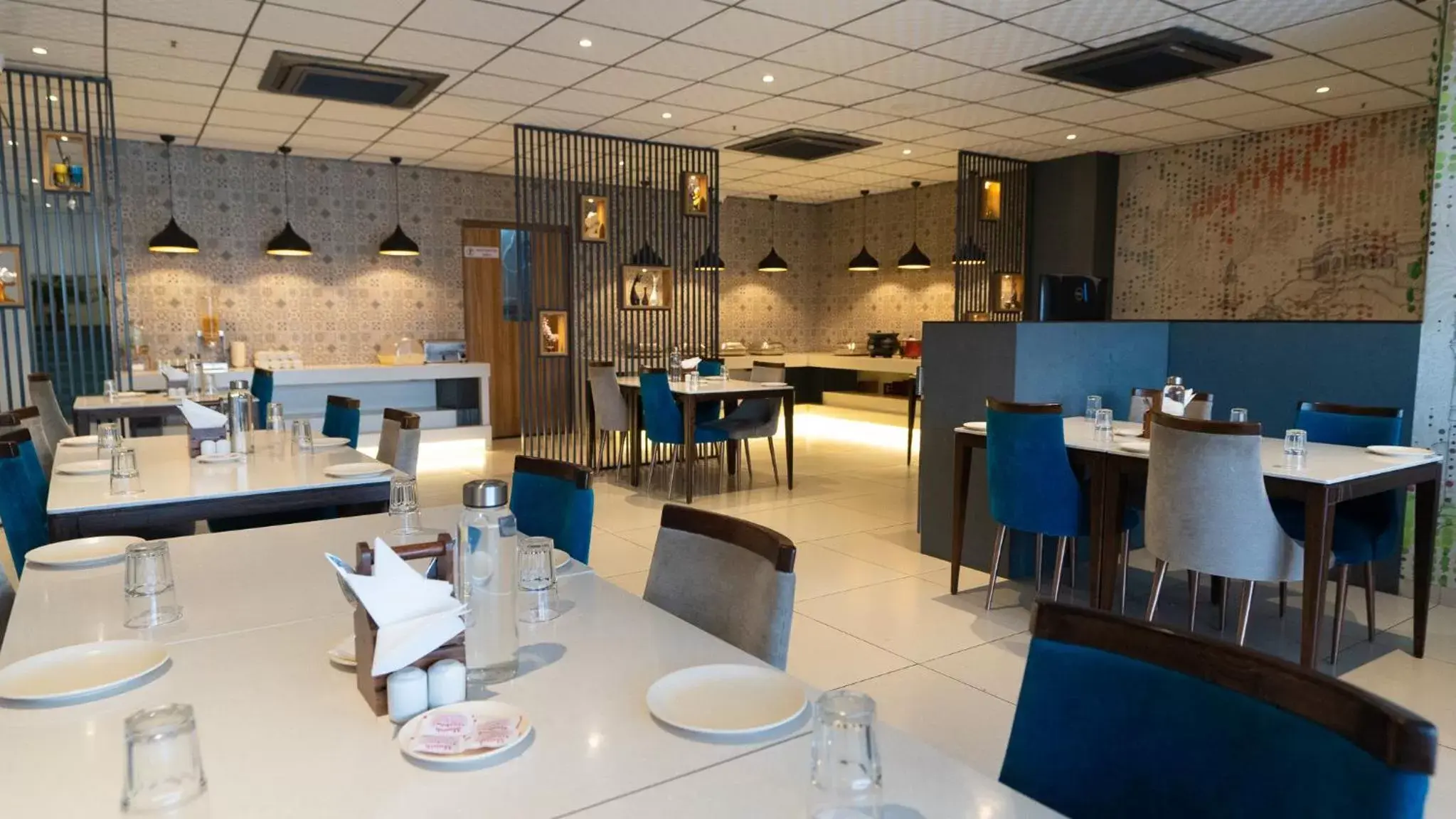 Restaurant/Places to Eat in 7 Apple Hotel Aurangabad