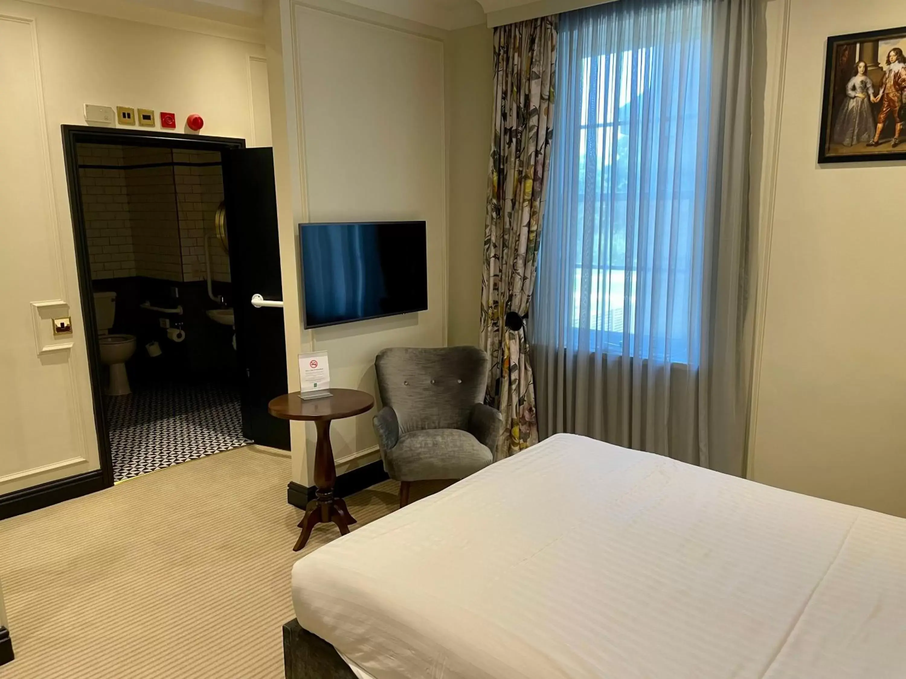 acessibility, Bed in Bedford Swan Hotel and Thermal Spa