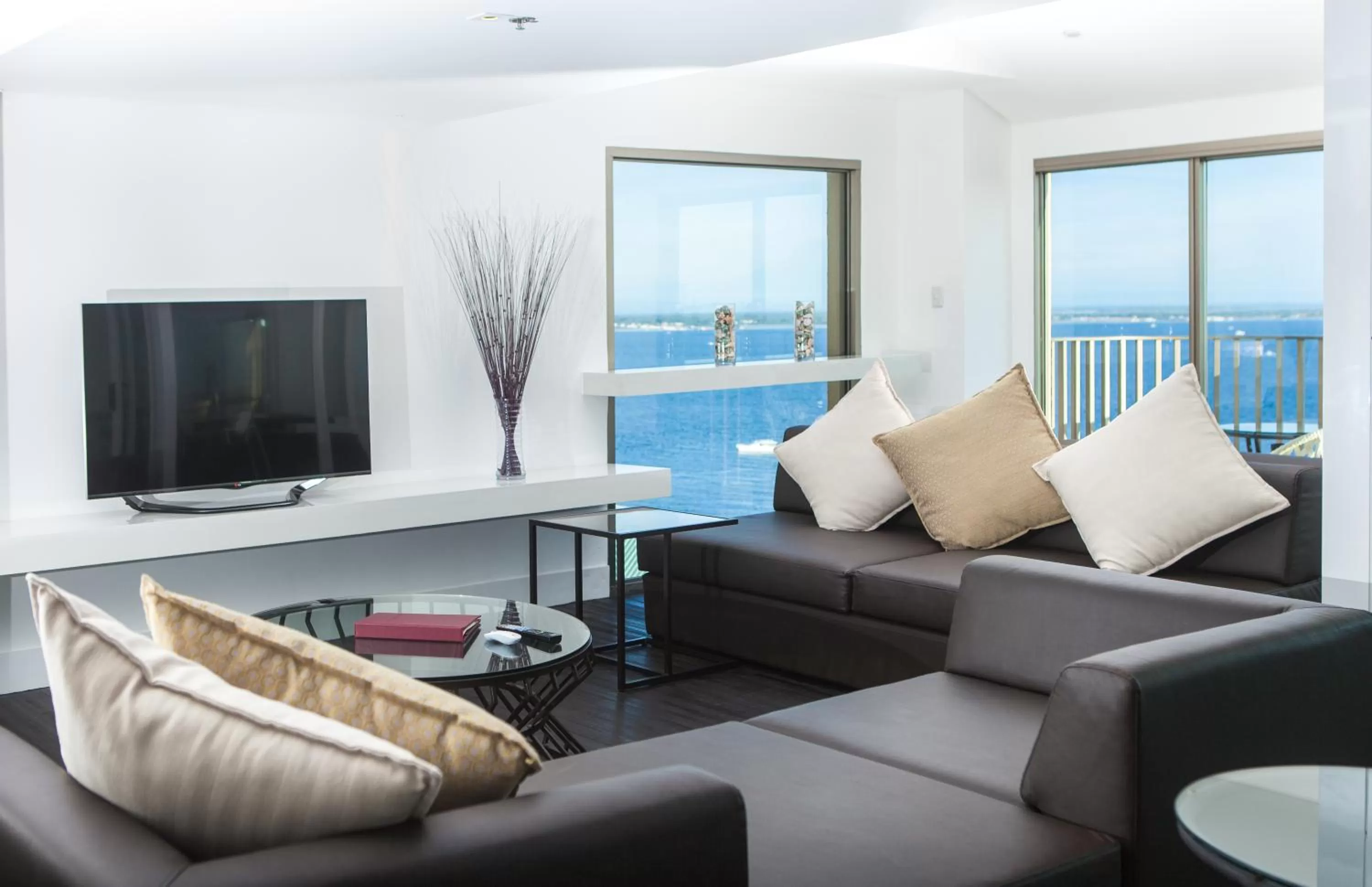 Day in Mövenpick Hotel Mactan Island Cebu