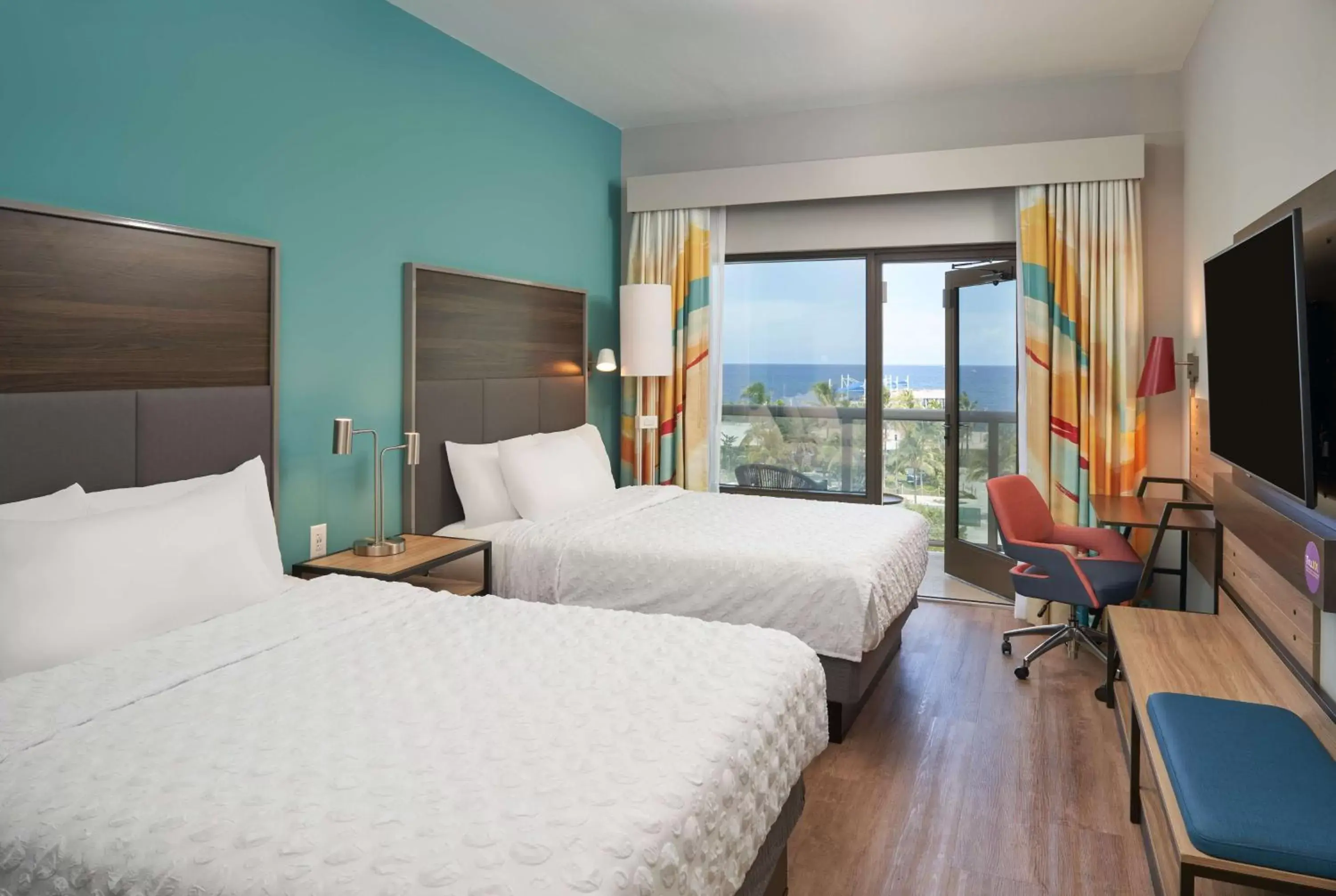 Bedroom in Tru By Hilton Pompano Beach Pier