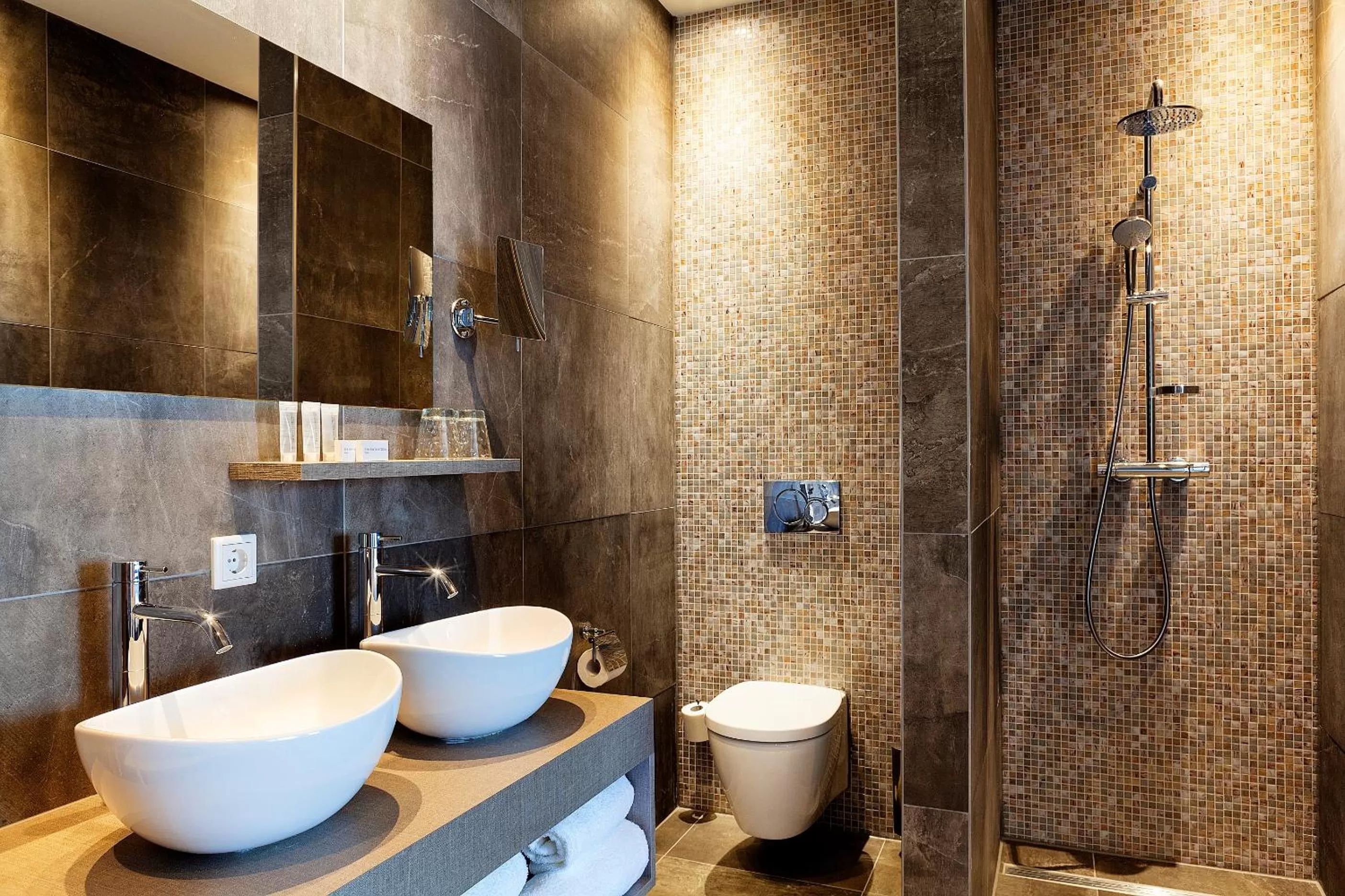 Shower in Hotel de Leijhof Oisterwijk