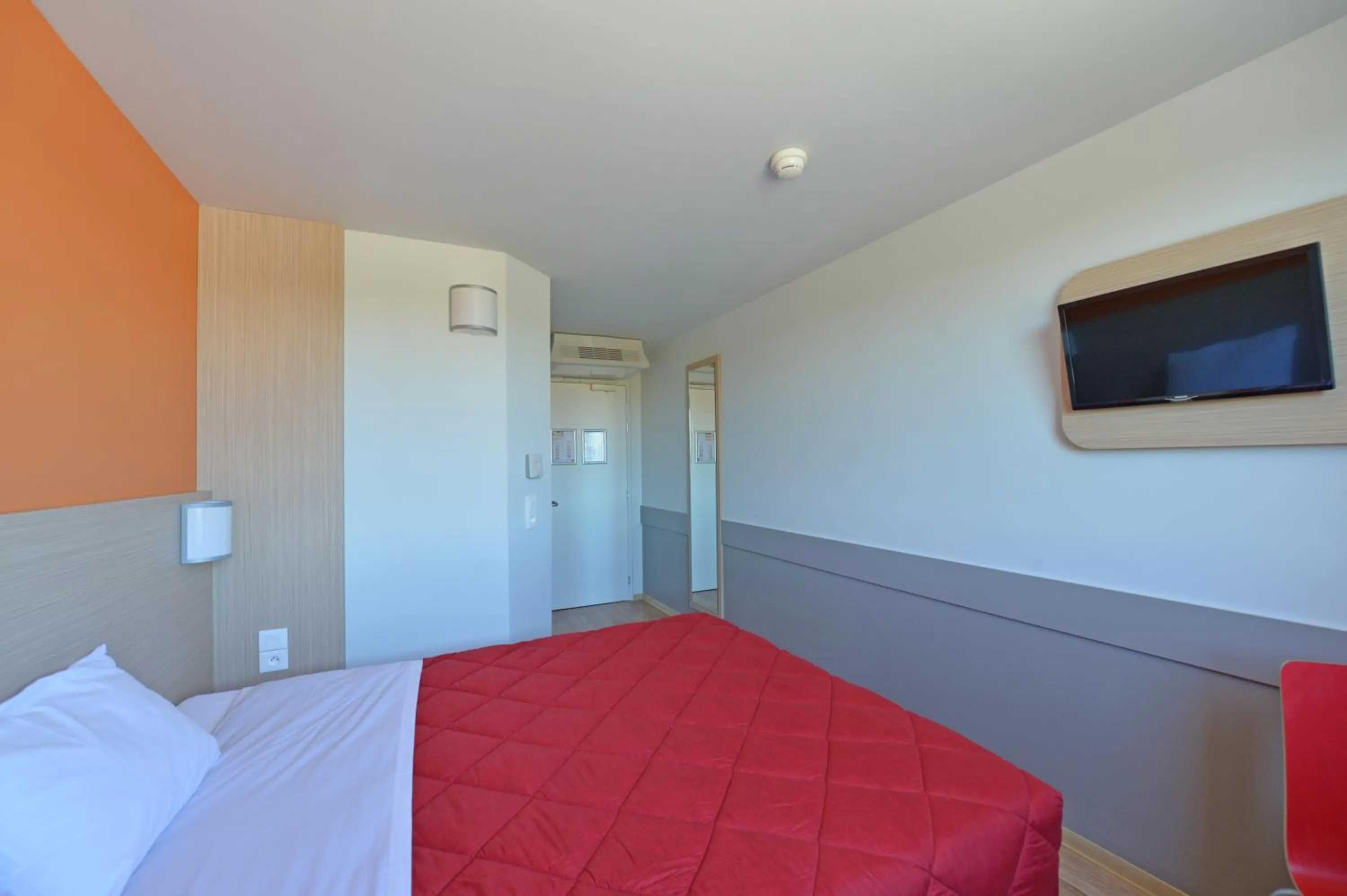 Bed in Premiere Classe Reims Nord - Bétheny