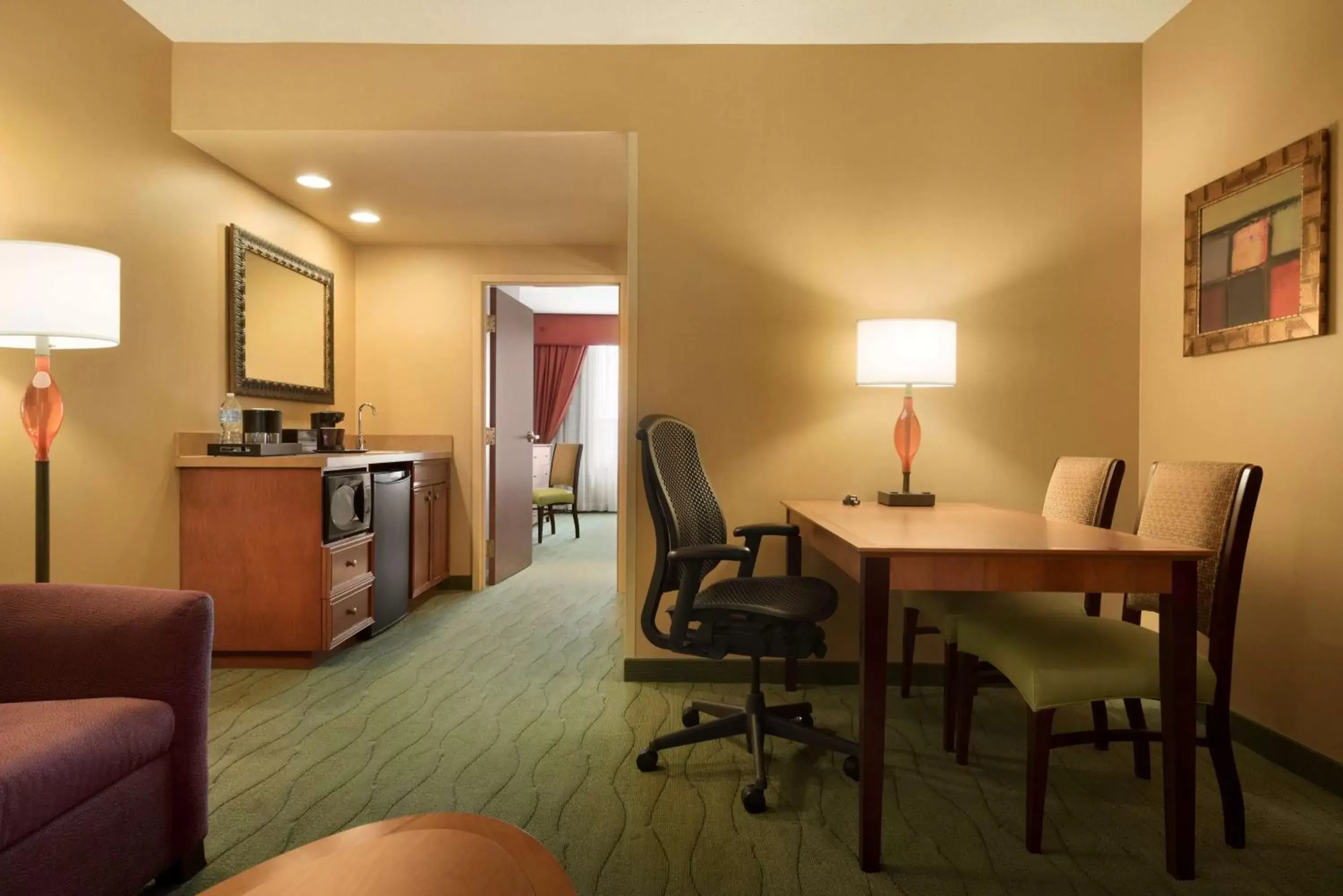 Bedroom, Dining Area in Embassy Suites East Peoria Hotel and Riverfront Conference Center