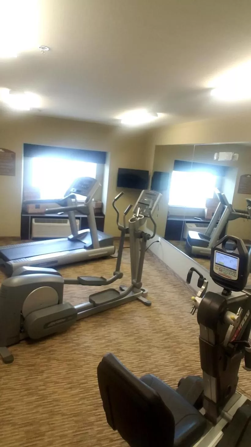 Fitness centre/facilities in Microtel Inn & Suites by Wyndham
