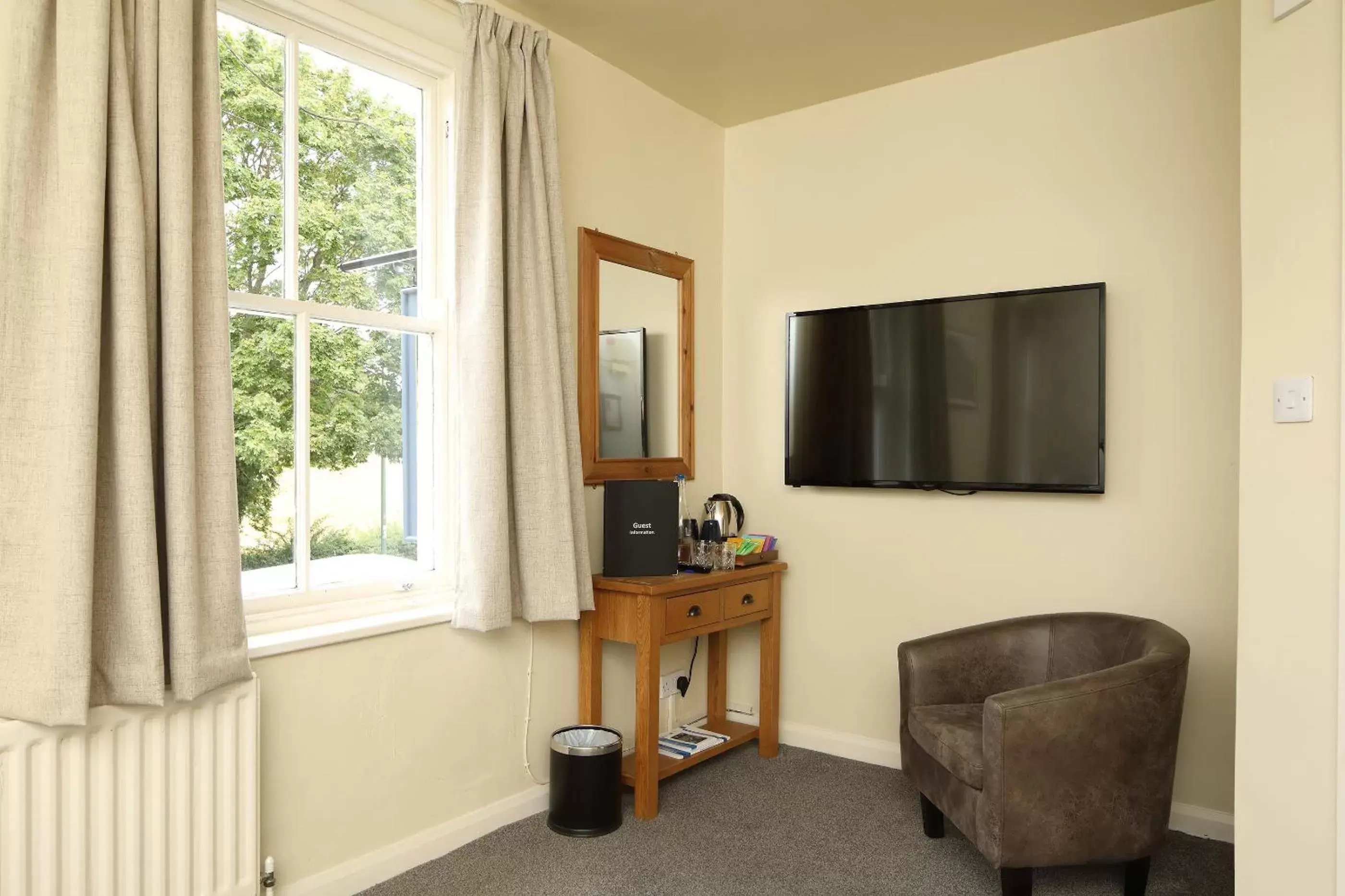 Bedroom, TV/Entertainment Center in The Avenue