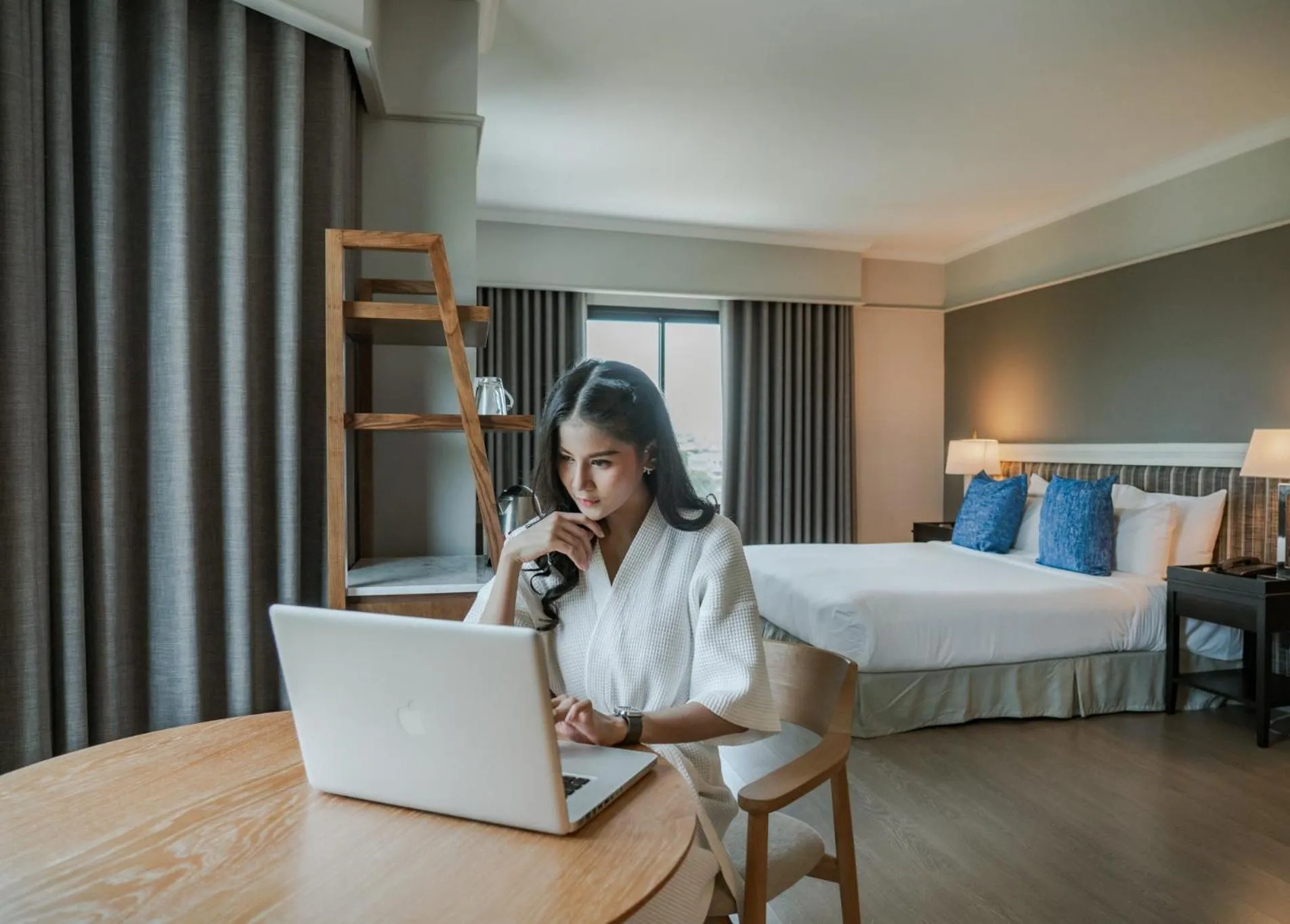 Photo of the whole room, Bed in The Grand Riverside Hotel