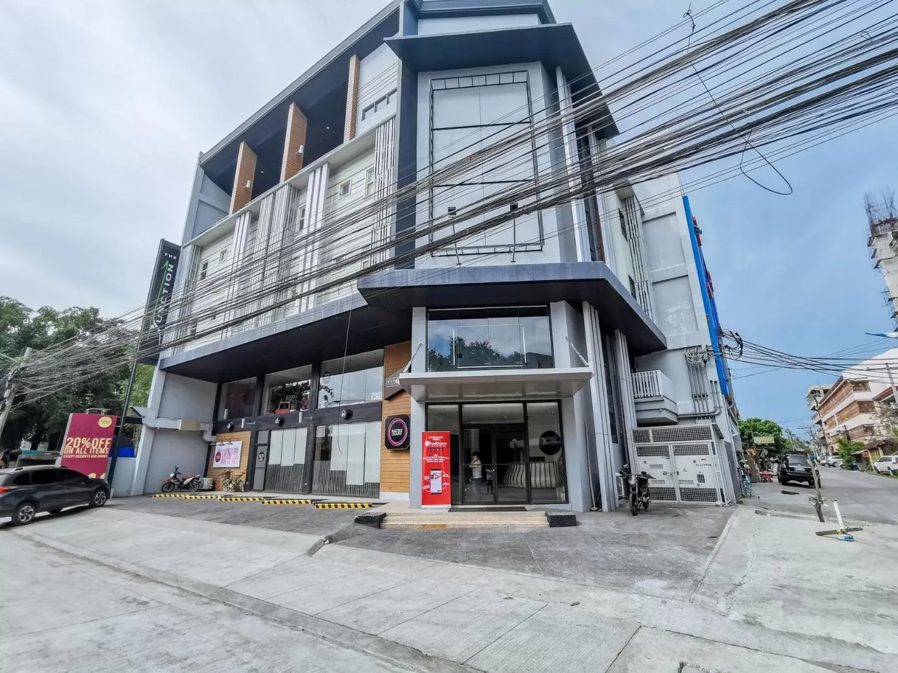 Facade/entrance, Property Building in RedDoorz Plus near Bangko Sentral Ng Pilipinas Davao