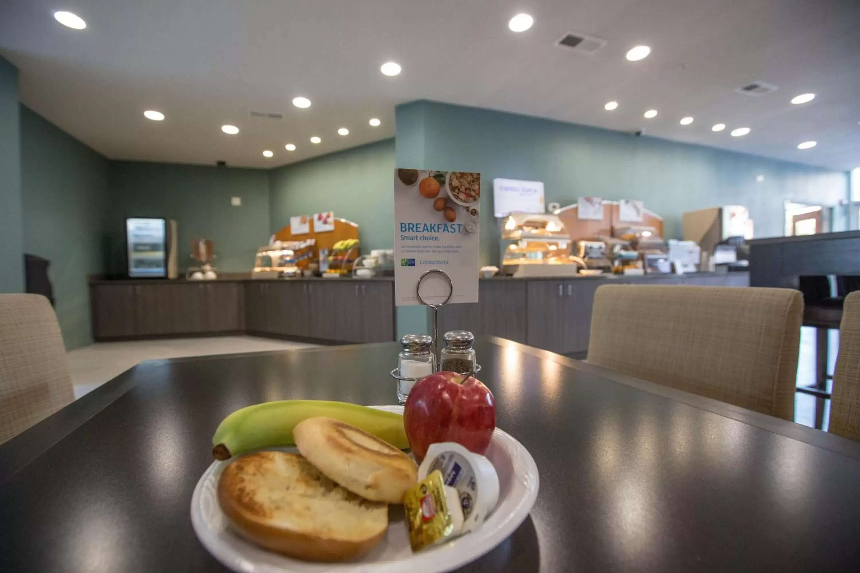 Restaurant/places to eat in Holiday Inn Express St. Louis Central West End, an IHG Hotel