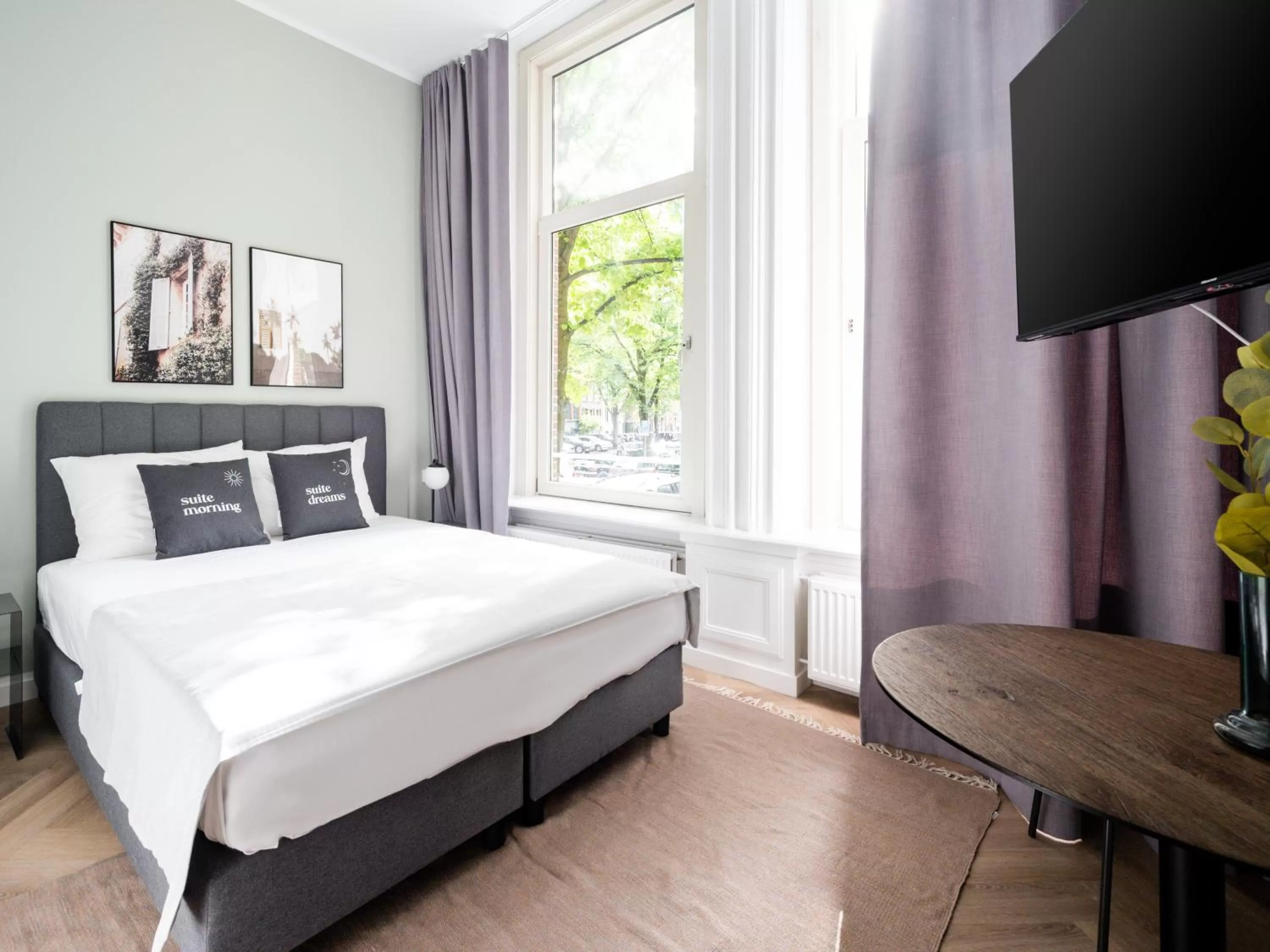 Bed in City Rooms Amsterdam Hemonystraat - Digital access