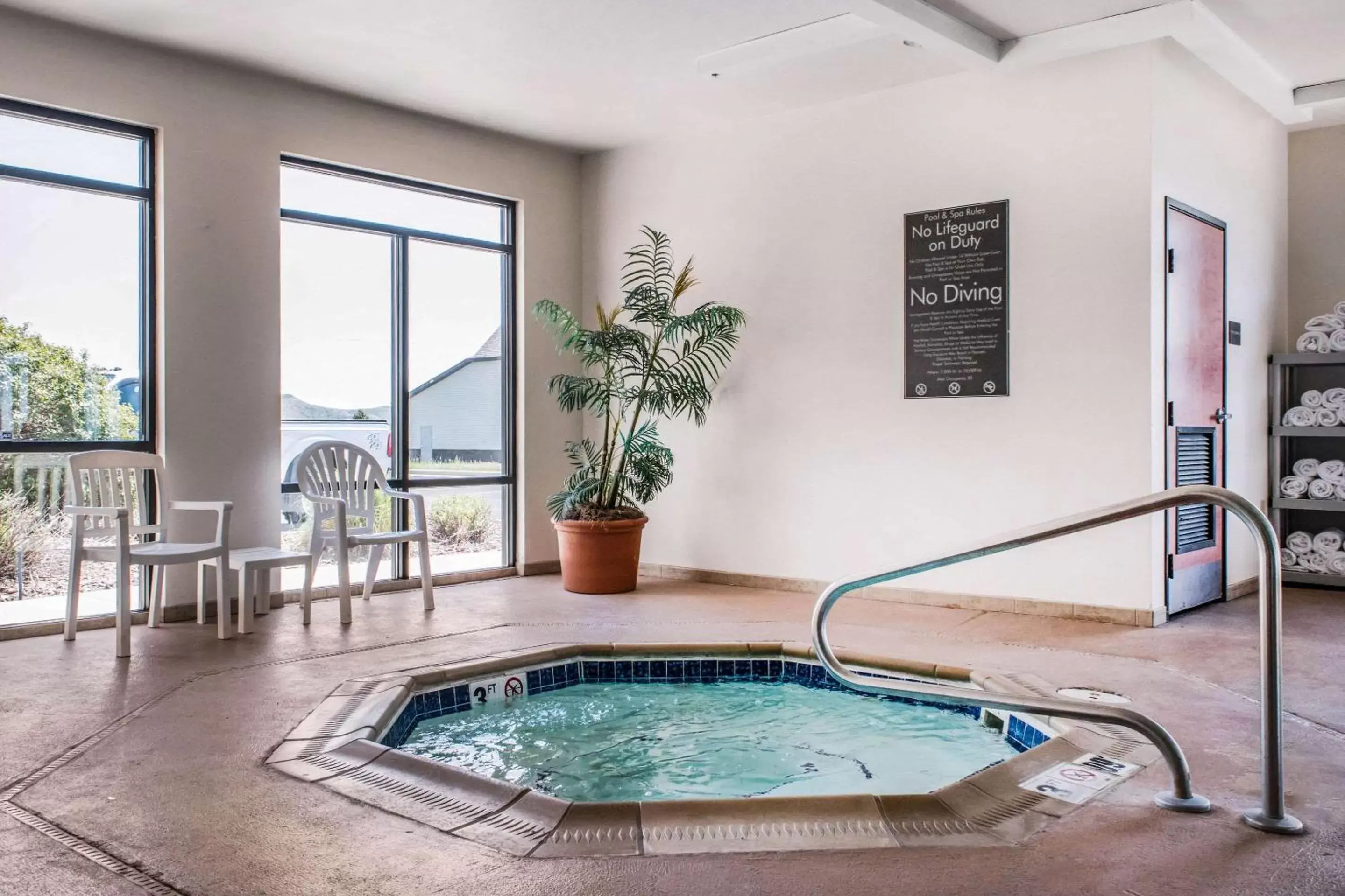 On site, Swimming Pool in Comfort Inn & Suites Sheridan