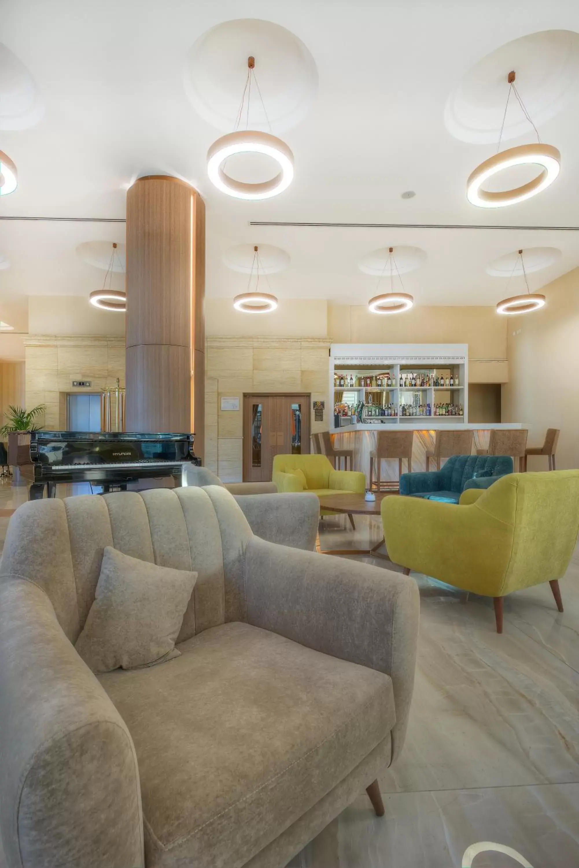 Lounge or bar, Seating Area in Golden Tulip Vivaldi Hotel