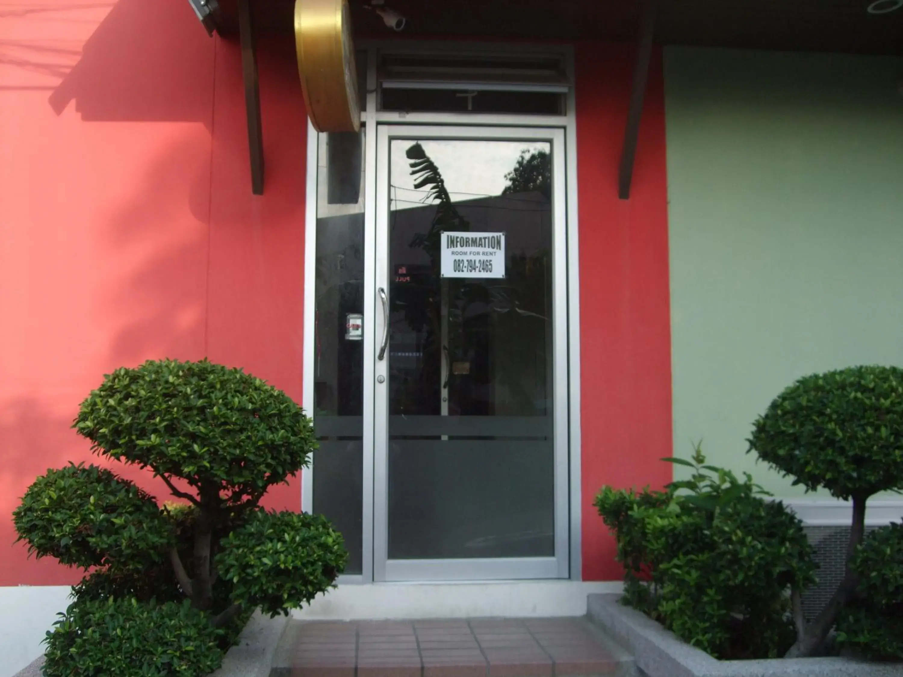 Facade/entrance in Baan Kittima