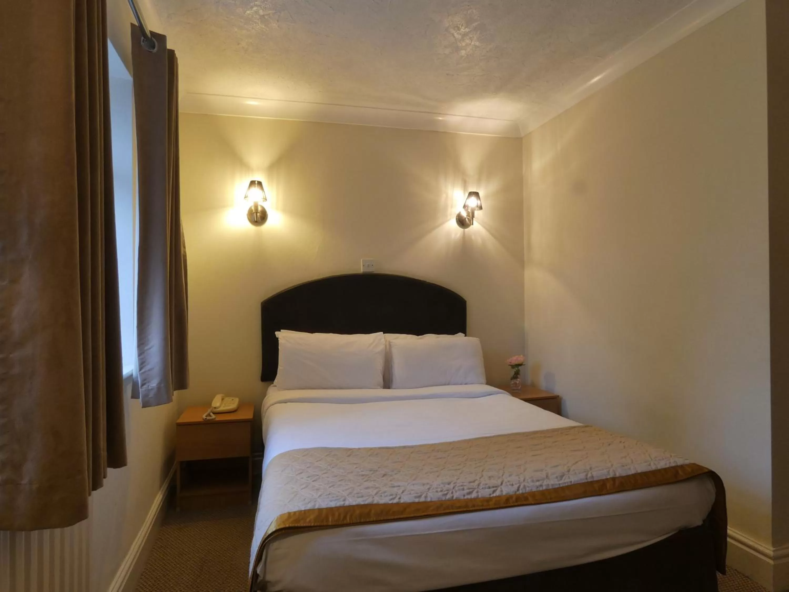 Bed in Marston Farm Hotel