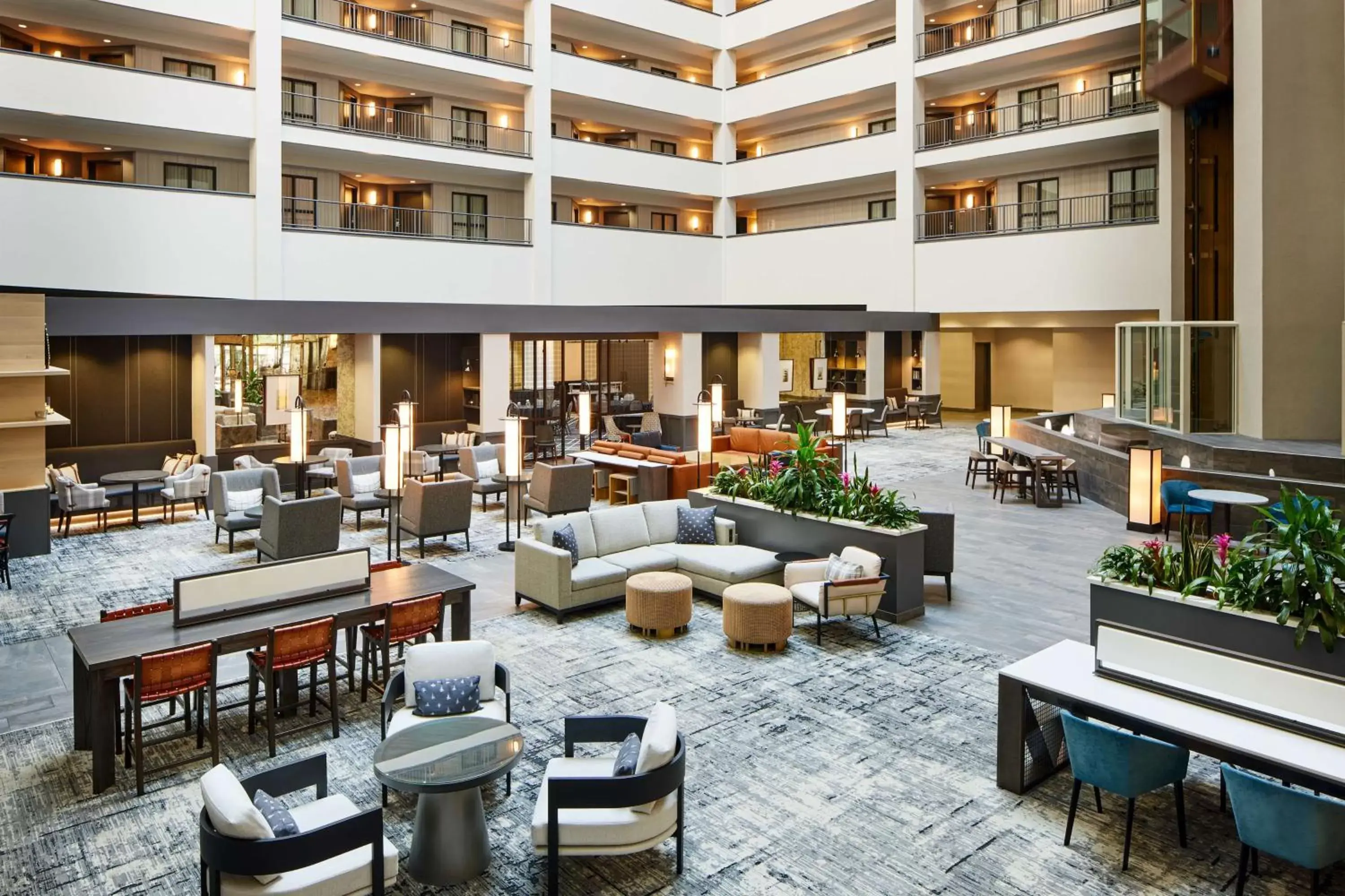Lobby or reception, Restaurant/Places to Eat in Hilton Charlotte Airport Hotel