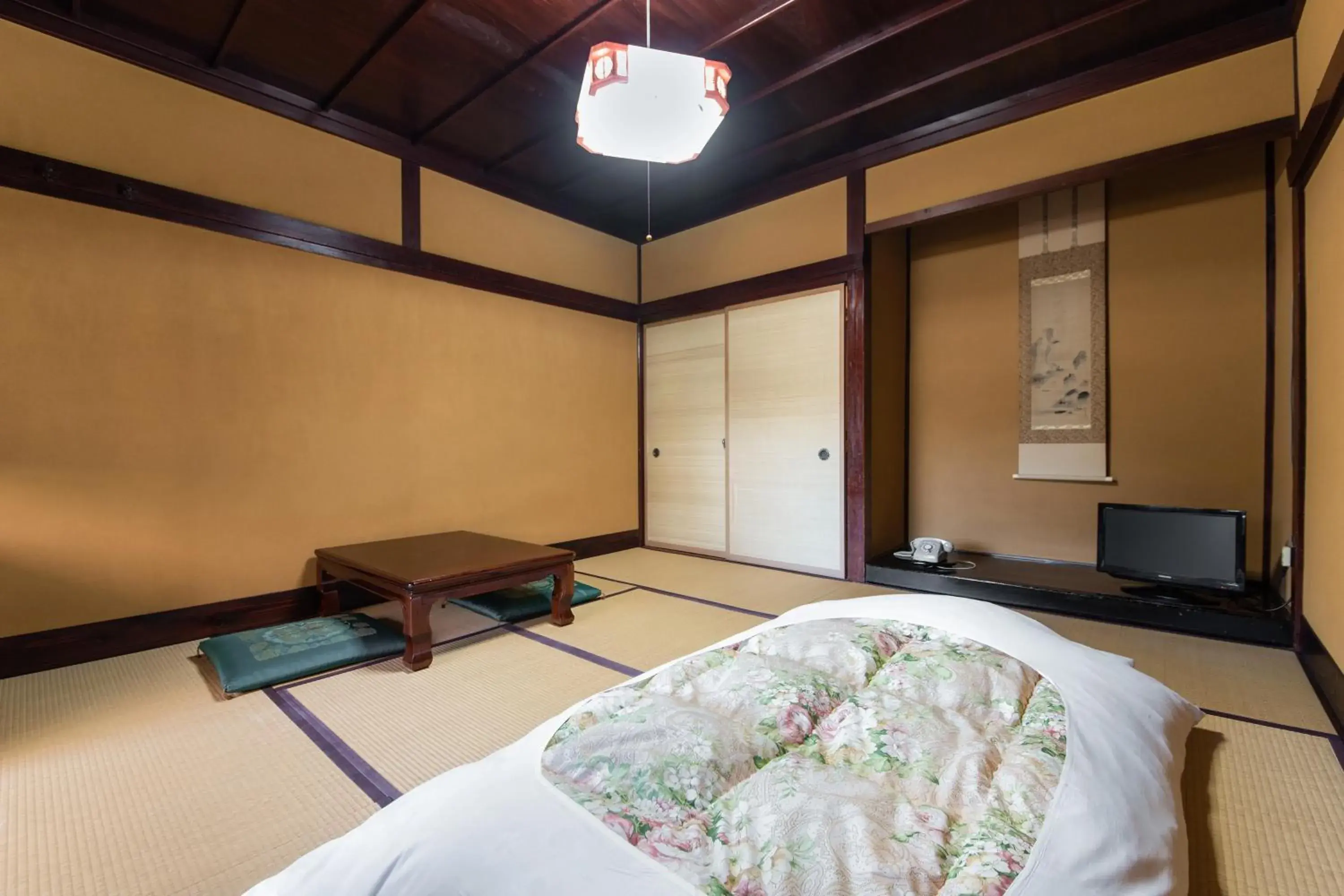 Photo of the whole room, TV/Entertainment Center in Kadokyu Ryokan