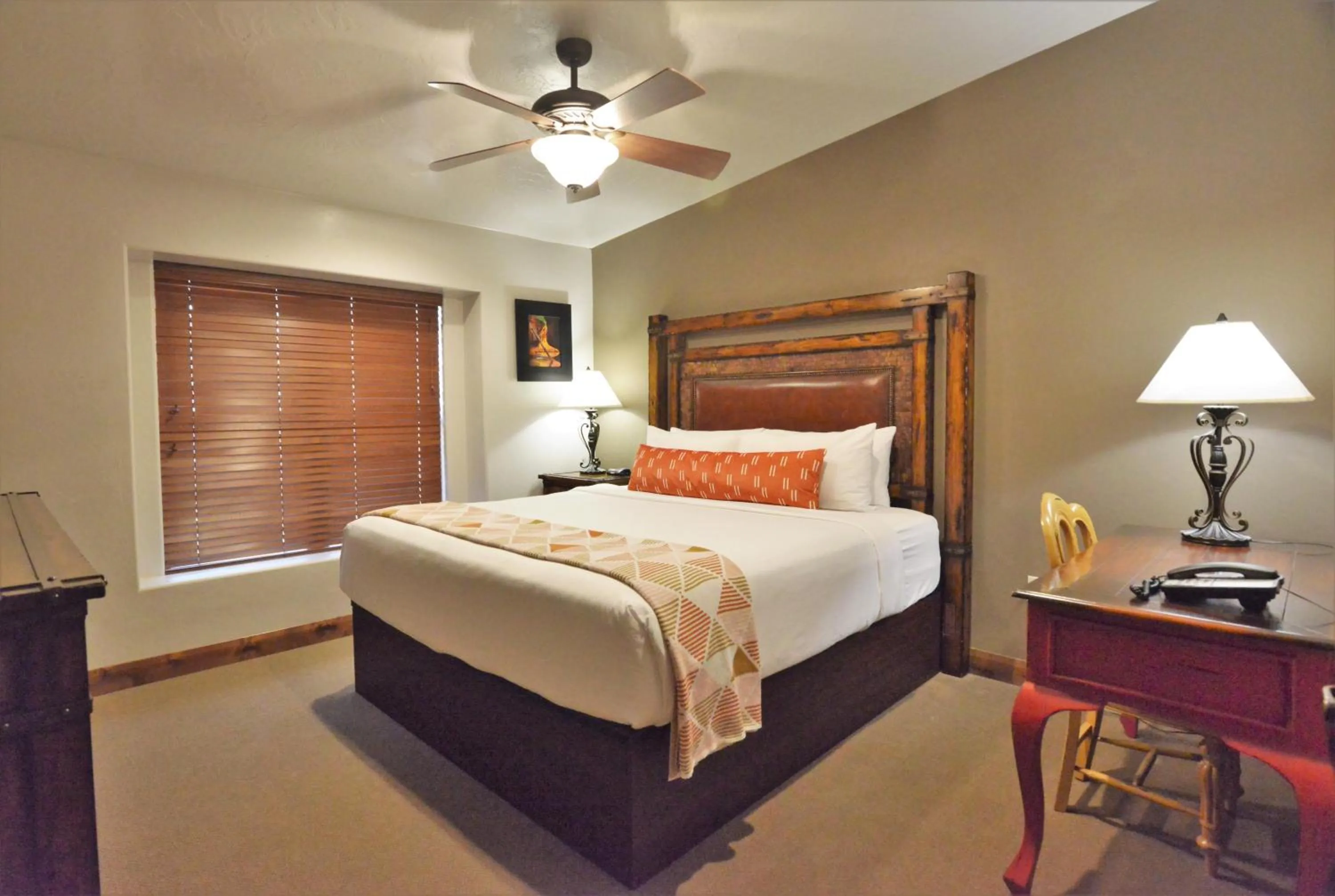 Bed in Cable Mountain Lodge