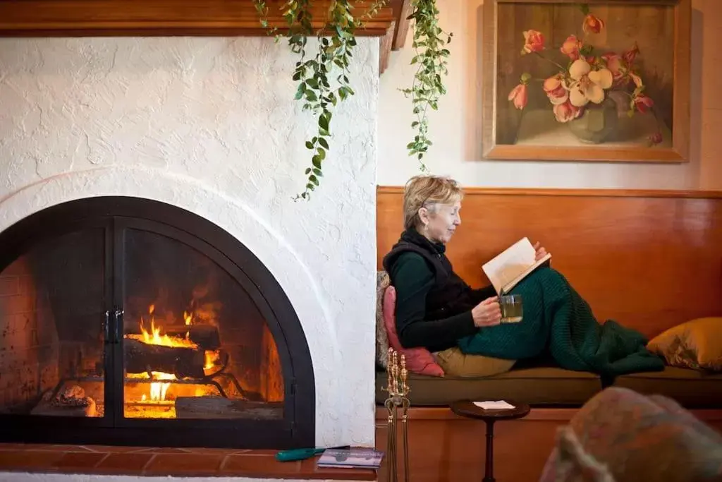 Living room in Arch Cape Inn and Retreat