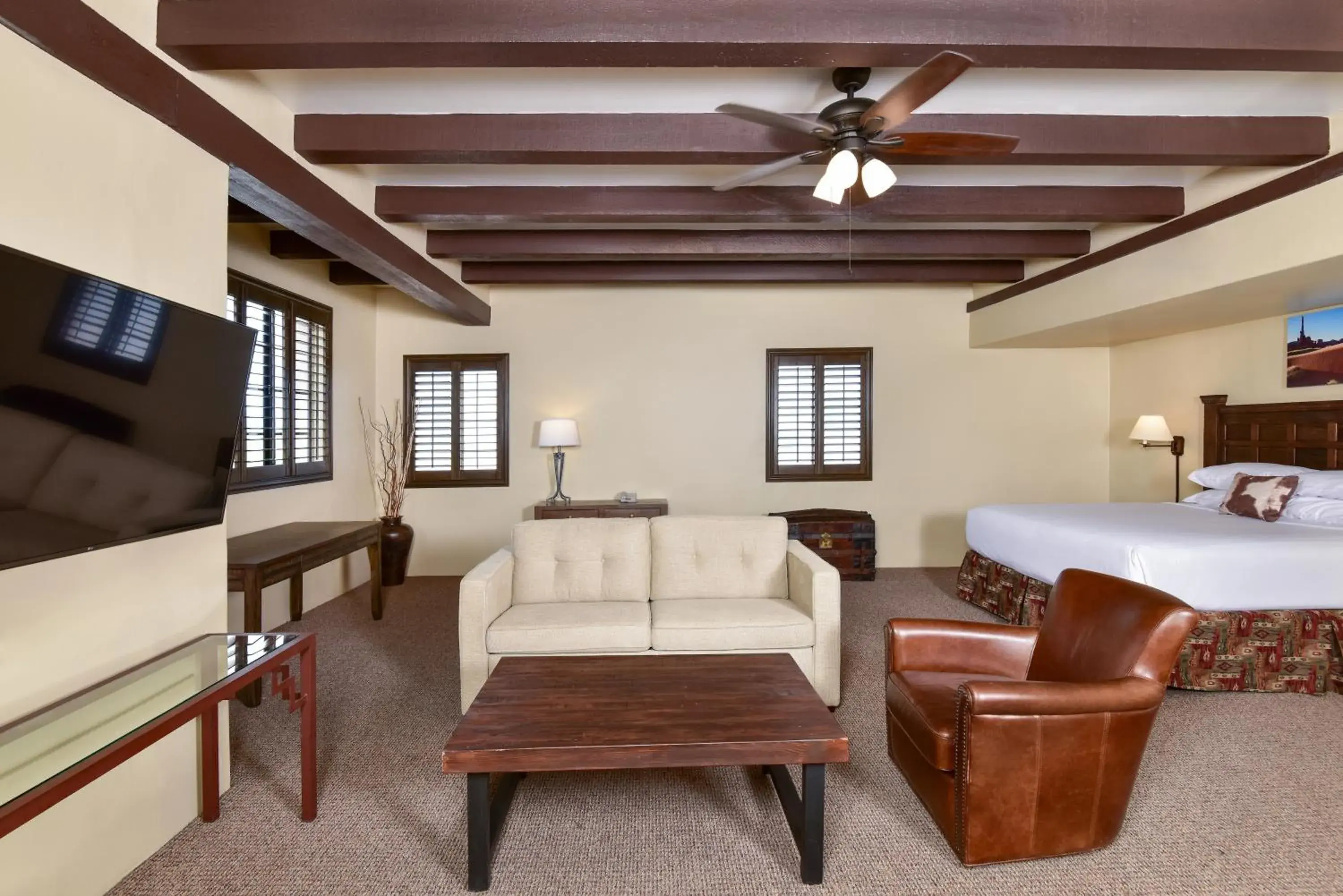 Bedroom, Seating Area in Lodge On The Desert