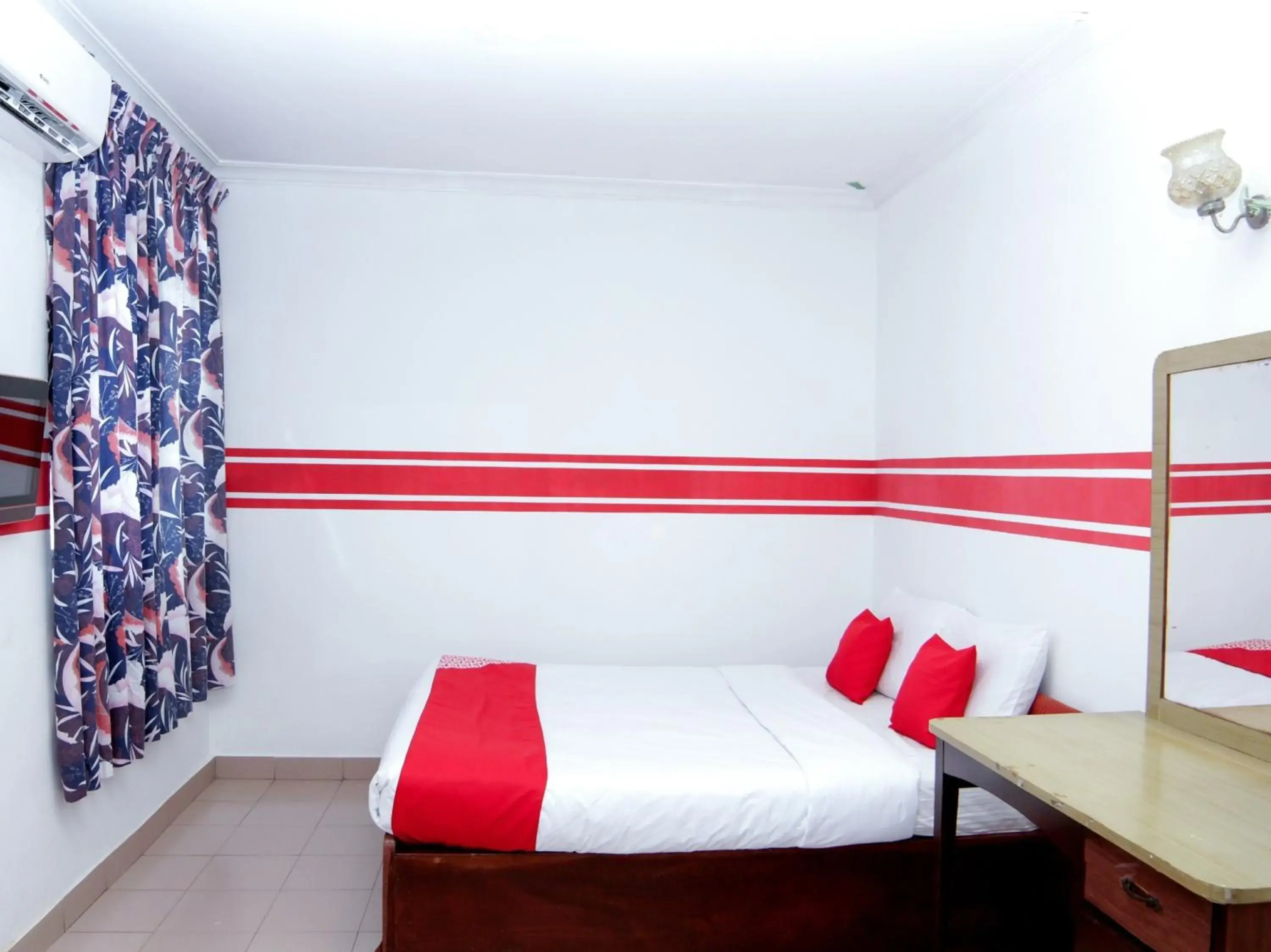 Bedroom, Bed in Super OYO 1173 Mandyrin Hotel