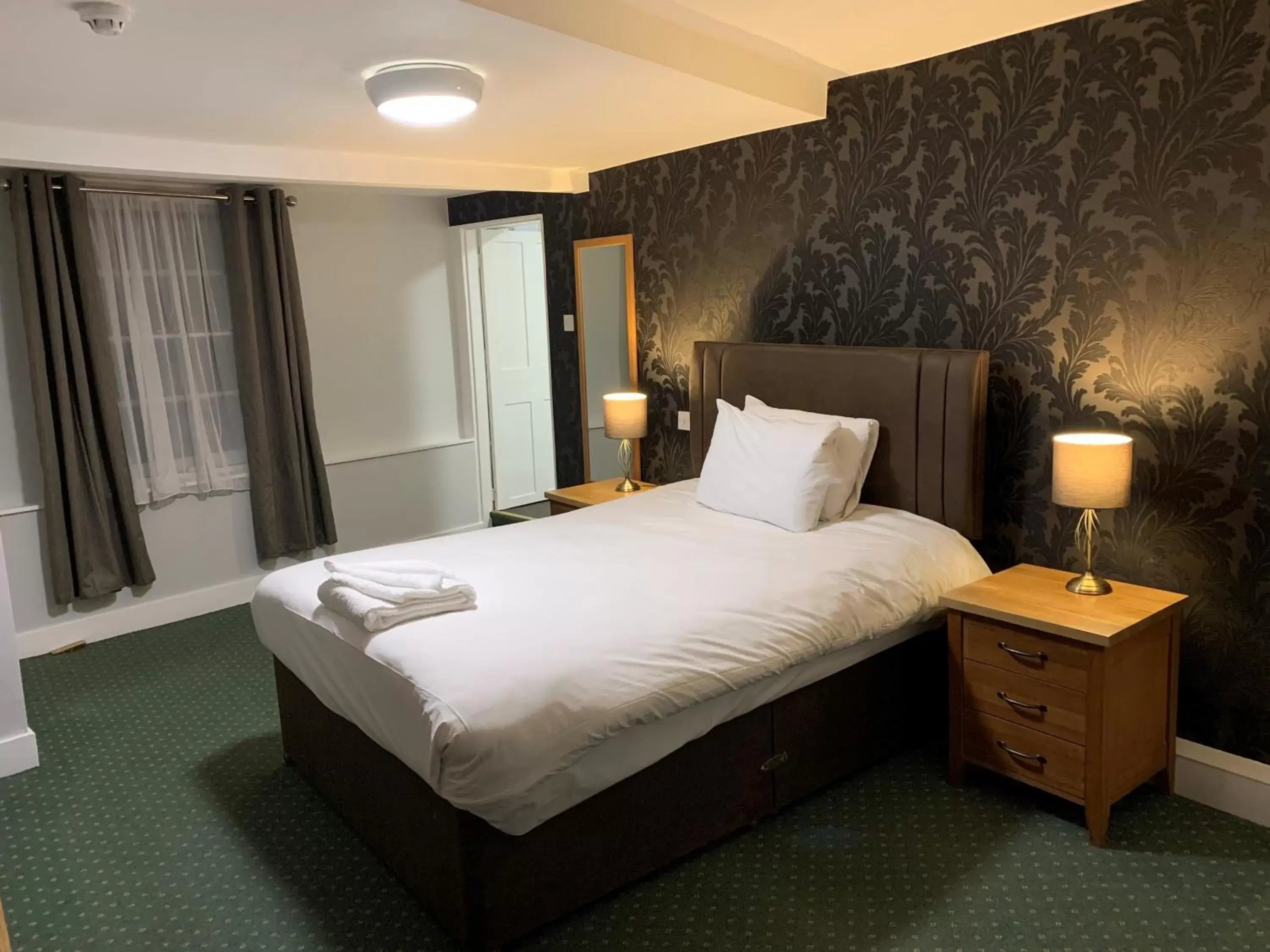 Bedroom, Bed in Castle Hotel