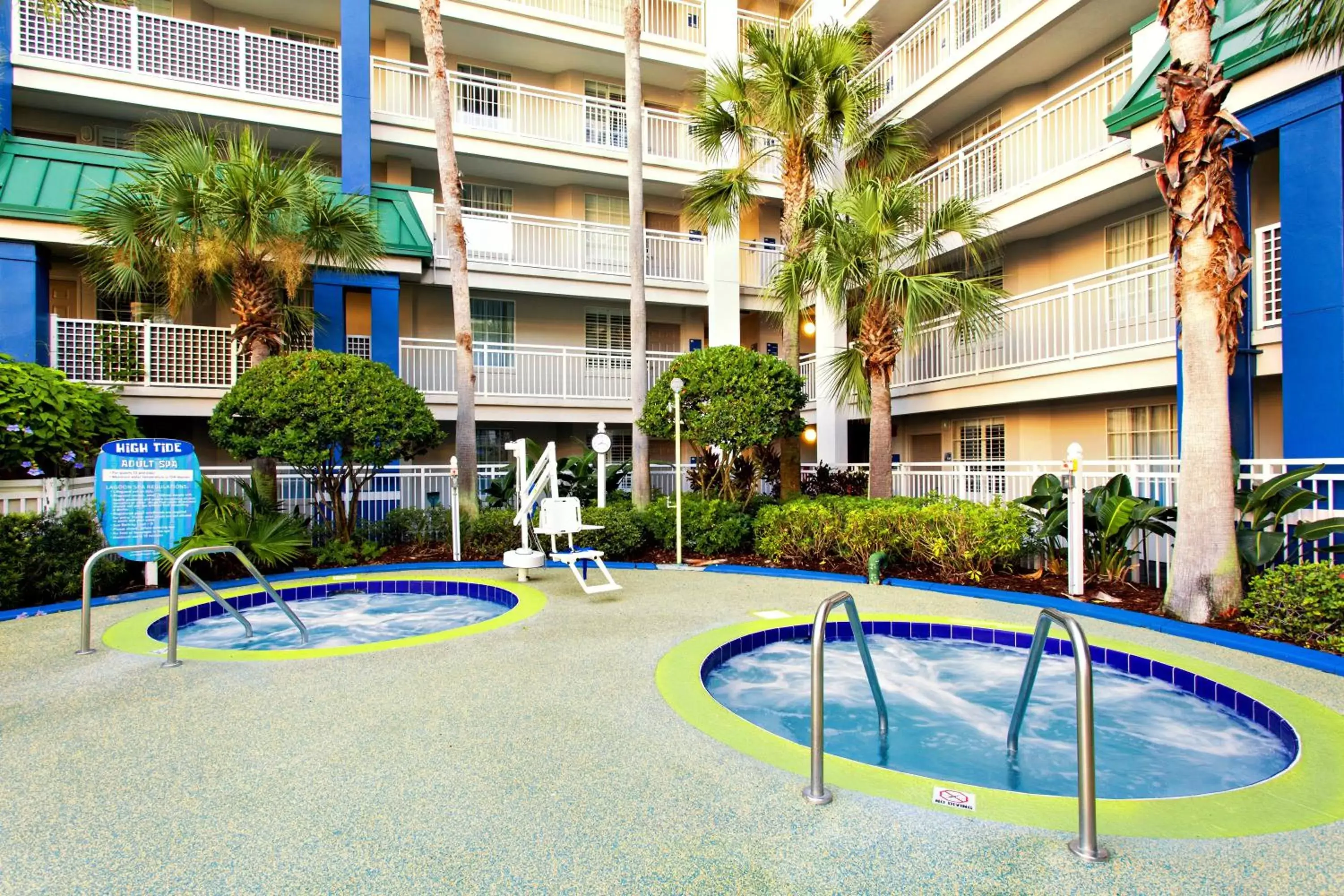 Swimming Pool in Holiday Inn Resort Orlando Suites - Waterpark, an IHG Hotel