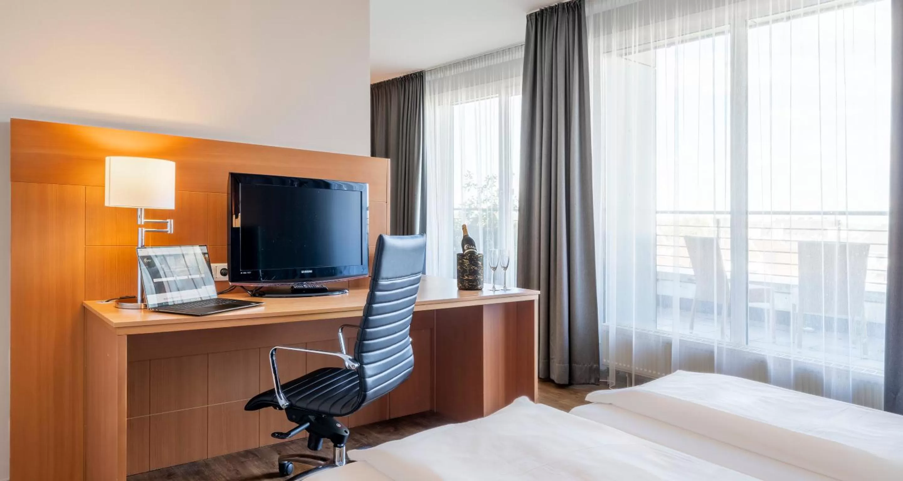 Photo of the whole room, Bed in PLAZA Premium Köln