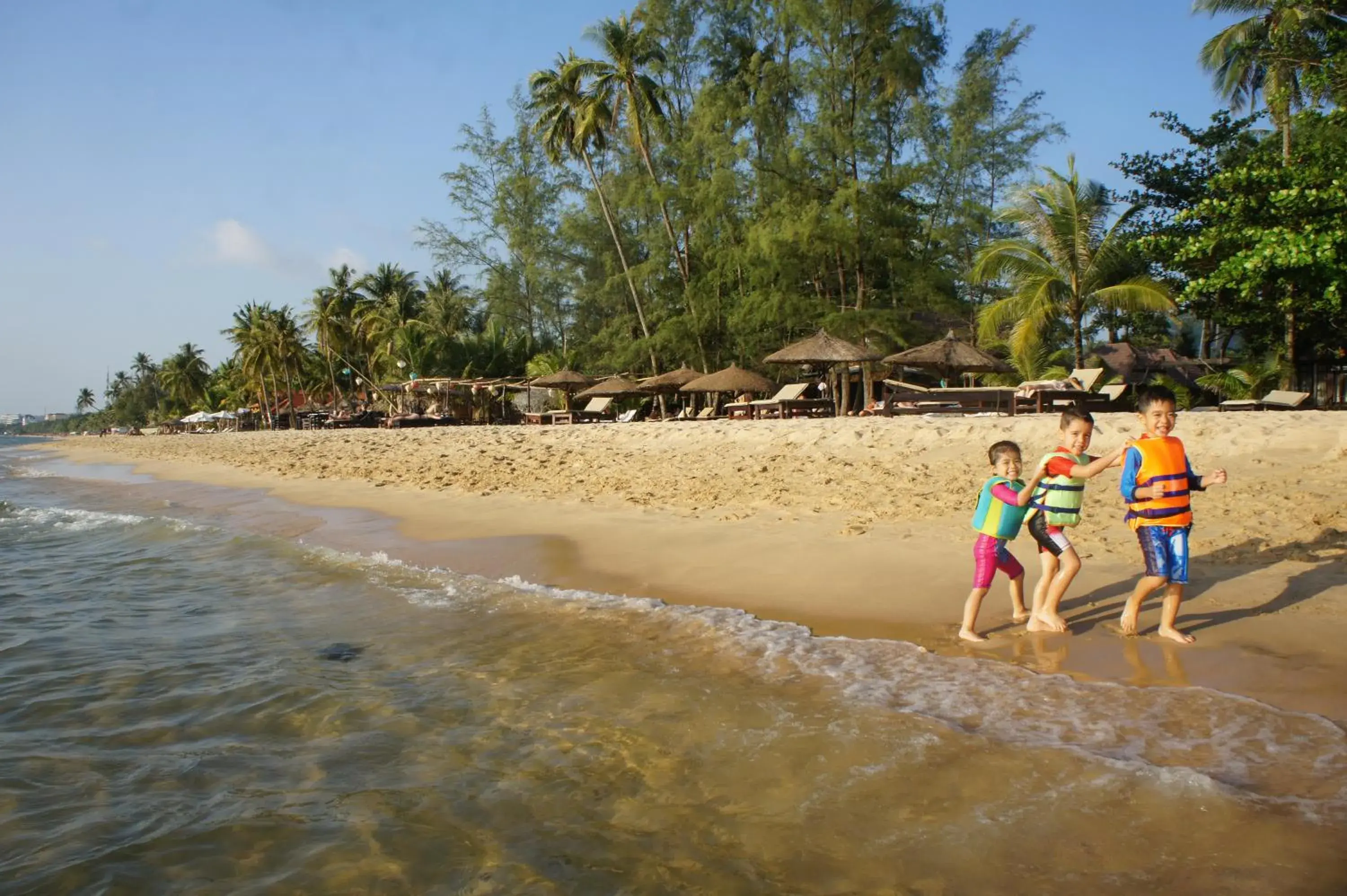 Family, Beach in Phu Quoc Kim - Bungalow On The Beach