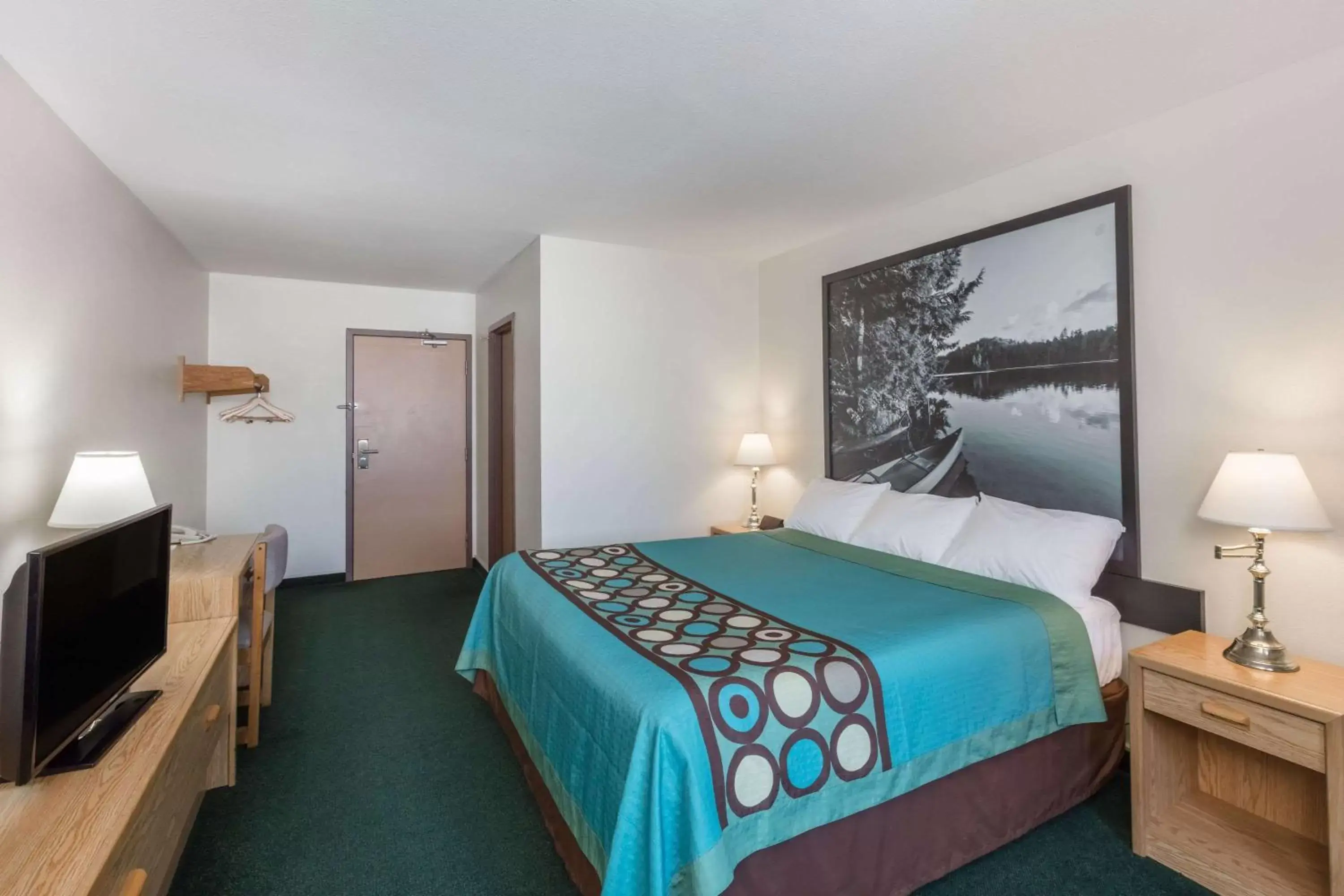 Photo of the whole room, Bed in Super 8 by Wyndham Moose Jaw SK