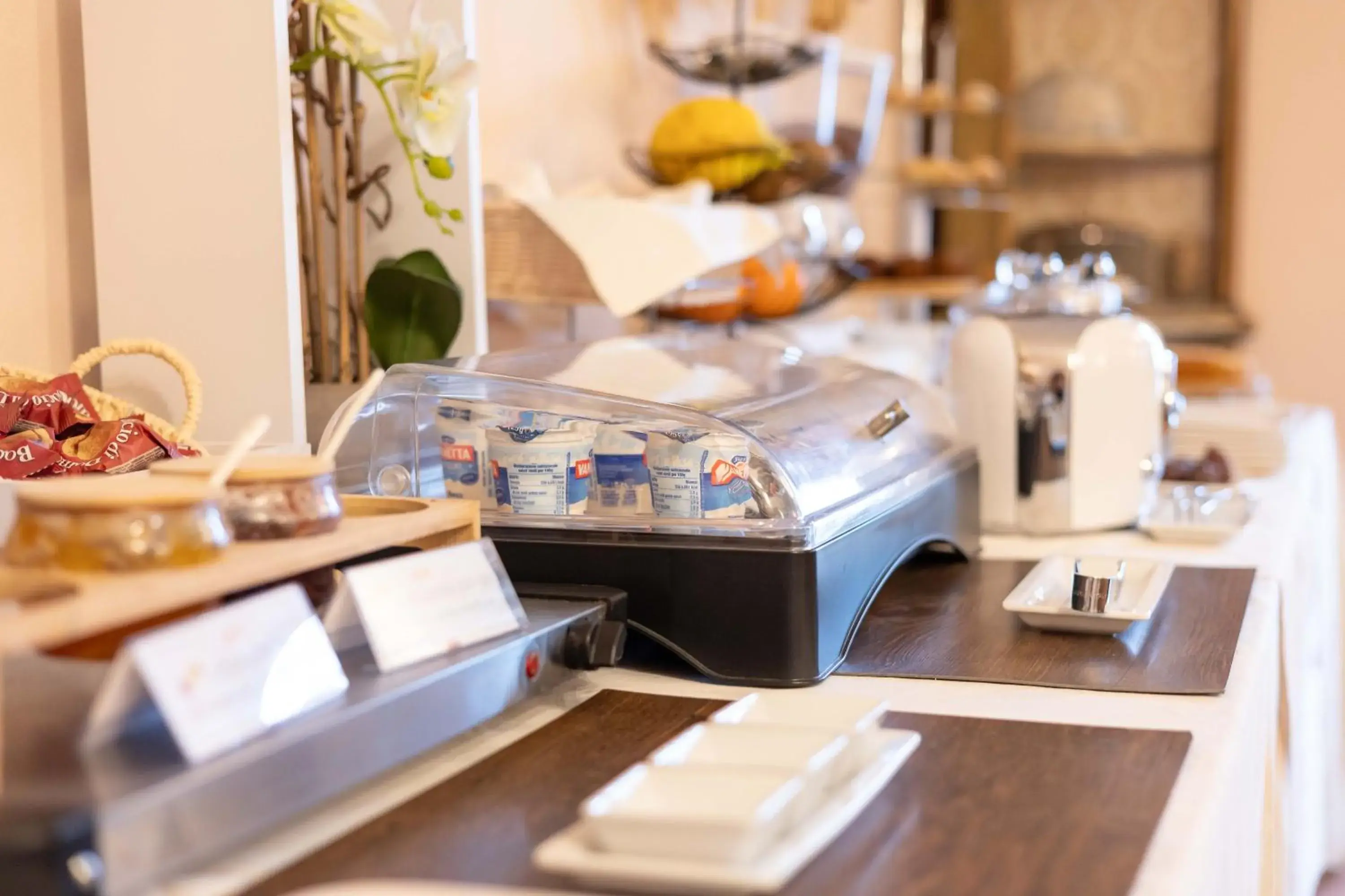 Coffee/tea facilities in Hotel La Fert