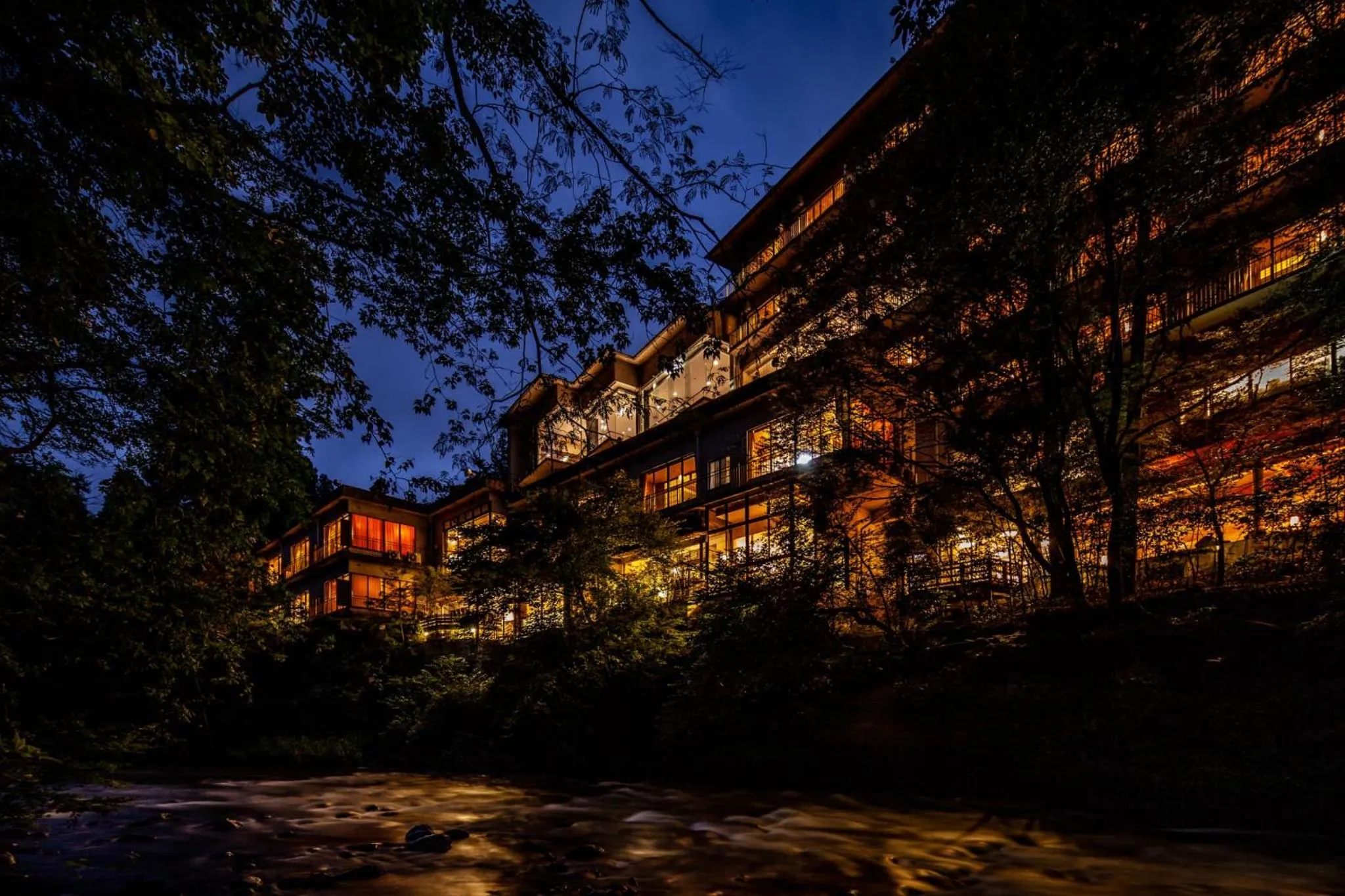 Property building in Shirasagiyu Tawaraya