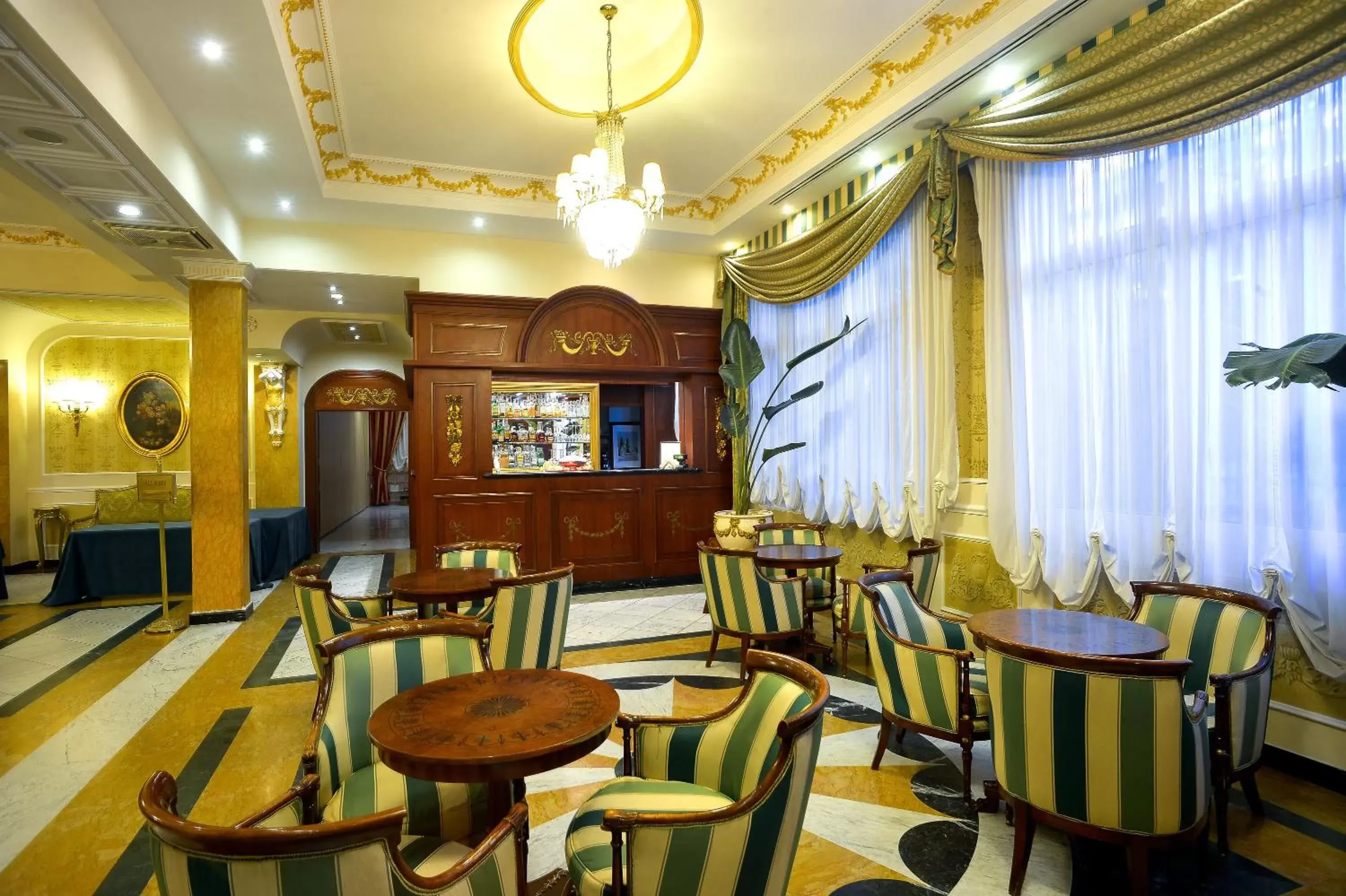 Lounge or bar in Zanhotel Europa Lounge or bar in Zanhotel Europa