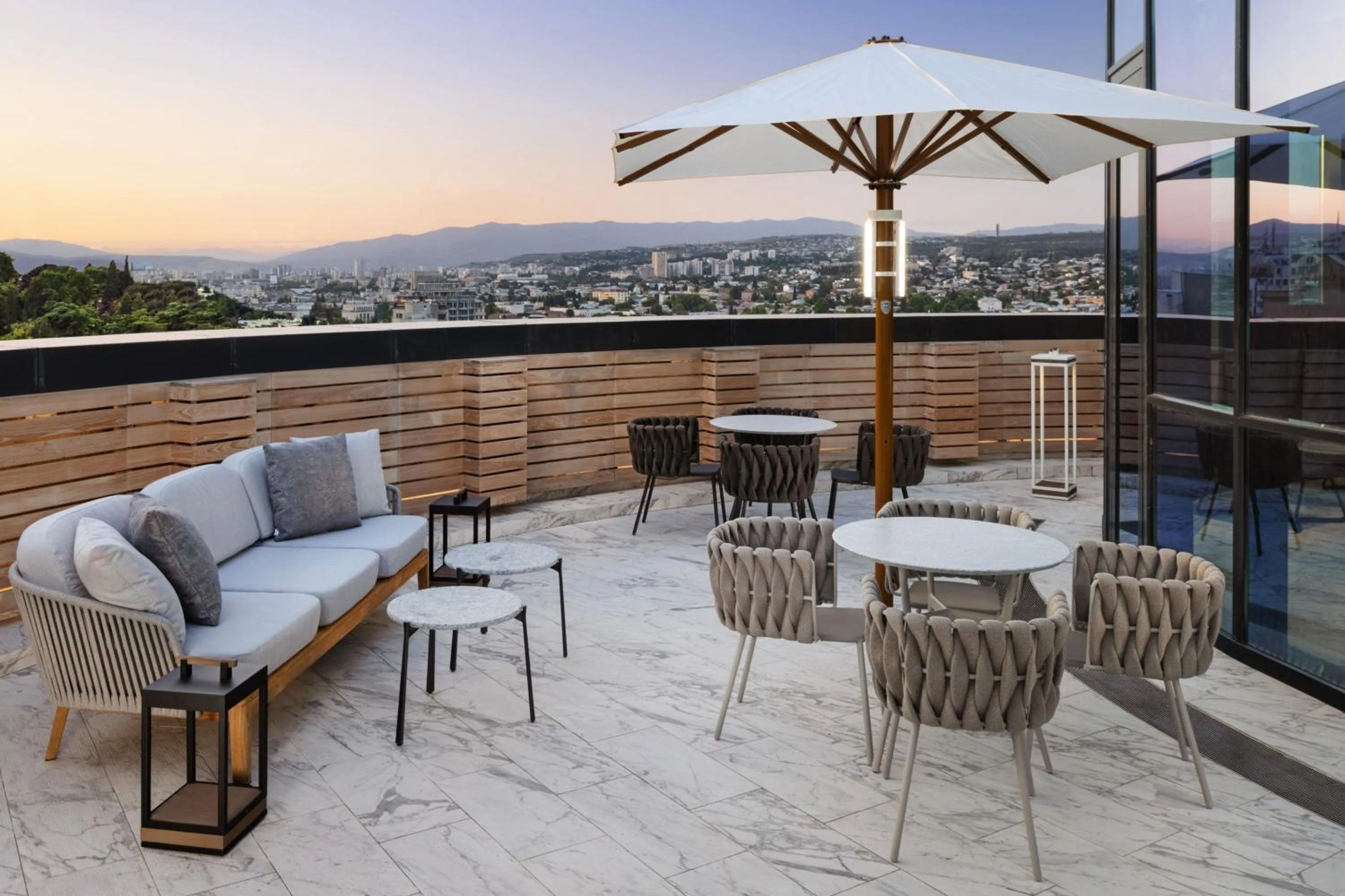 Lounge or bar in Paragraph Freedom Square, a Luxury Collection Hotel, Tbilisi