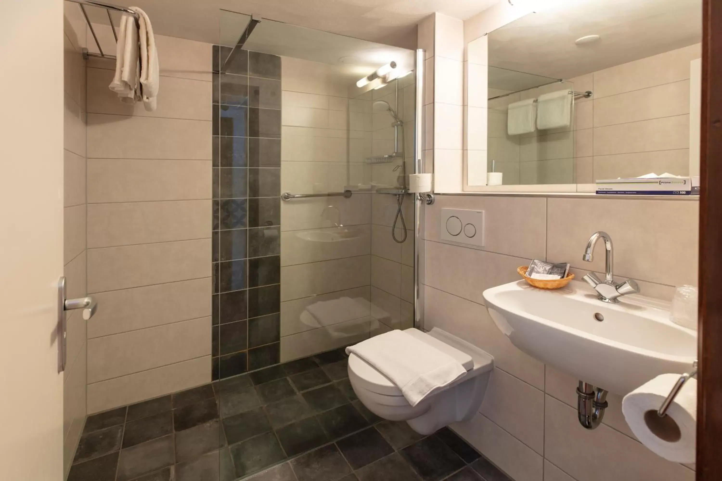Shower, Bathroom in Amsterdam Wiechmann Hotel
