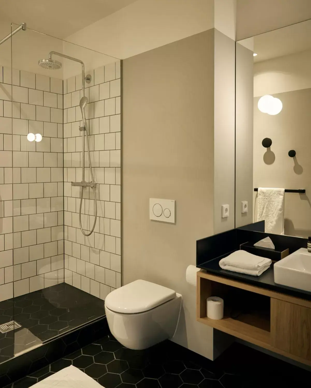 Shower, Bathroom in Melter Hotel & Apartments - a Neighborhood Hotel
