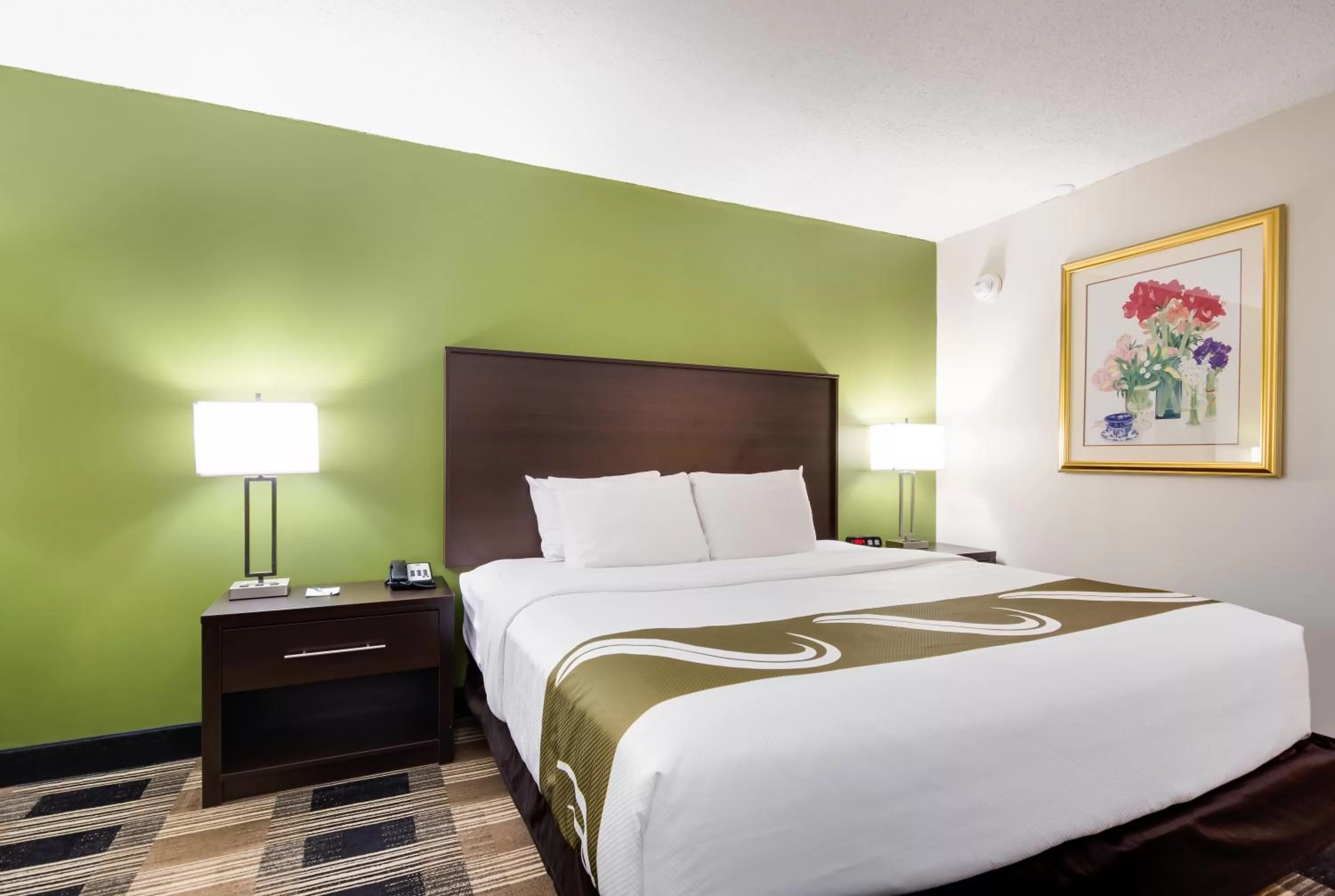 Bed in Quality Inn Oneonta Cooperstown Area