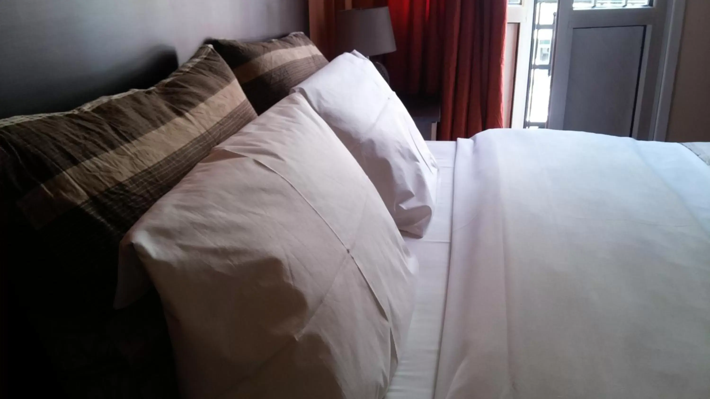 Bedroom, Bed in Alexandria Hotel